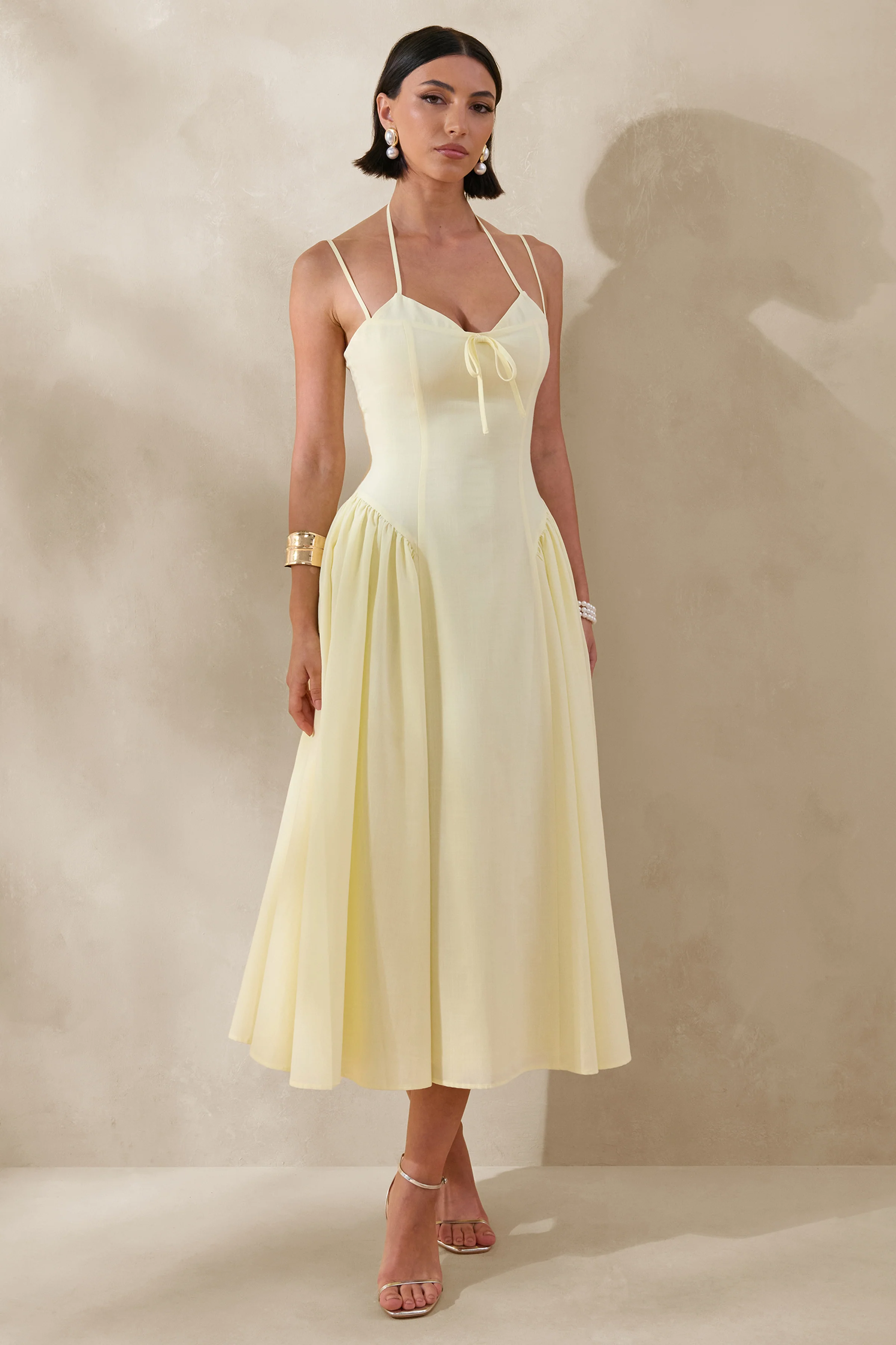 Audrey | Robe mi-longue citron à décolleté cœur avec détails froncés - Image 5