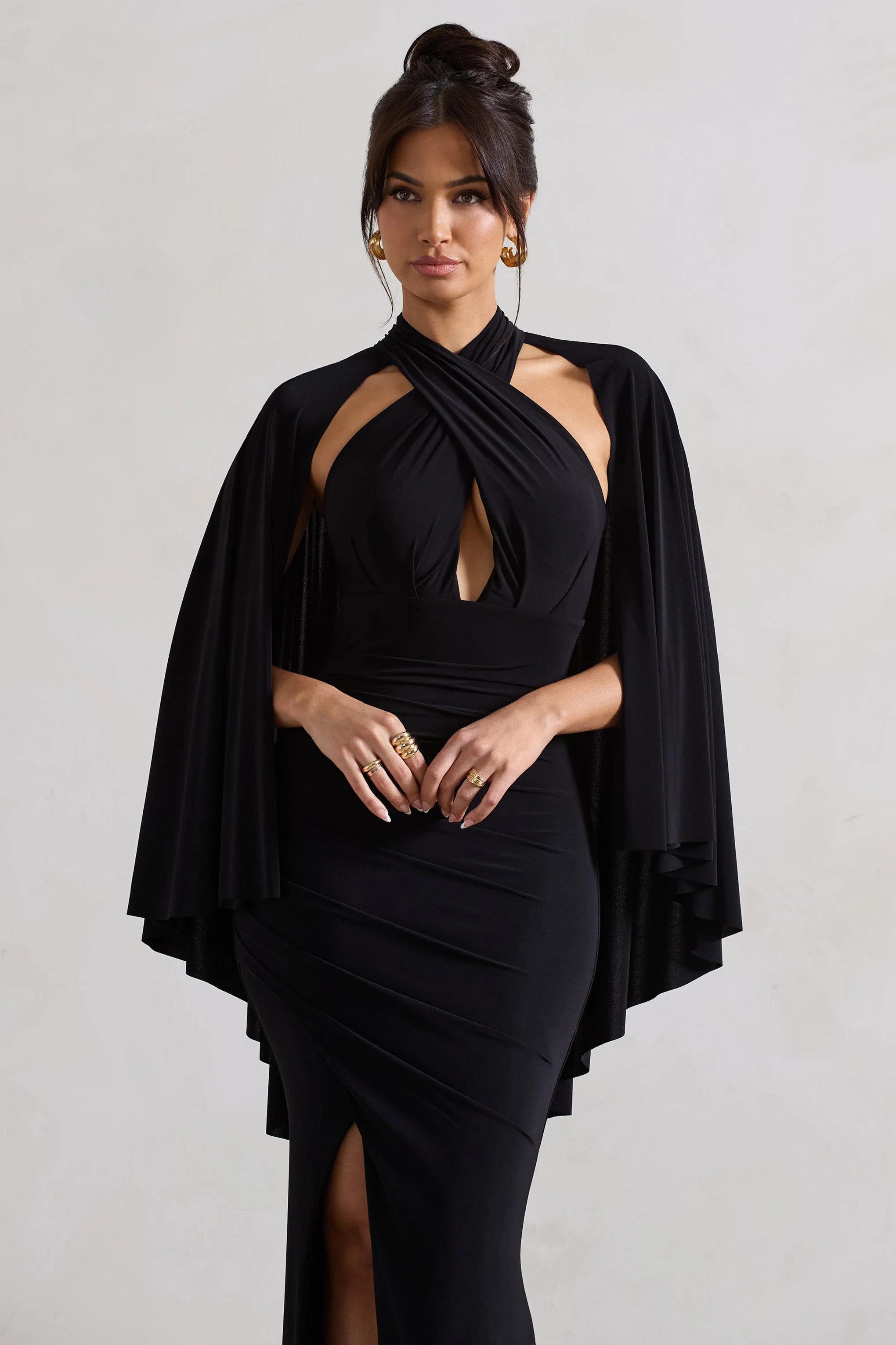 Audrina | Robe longue noire froncée à col haut fente et cape - Image 3