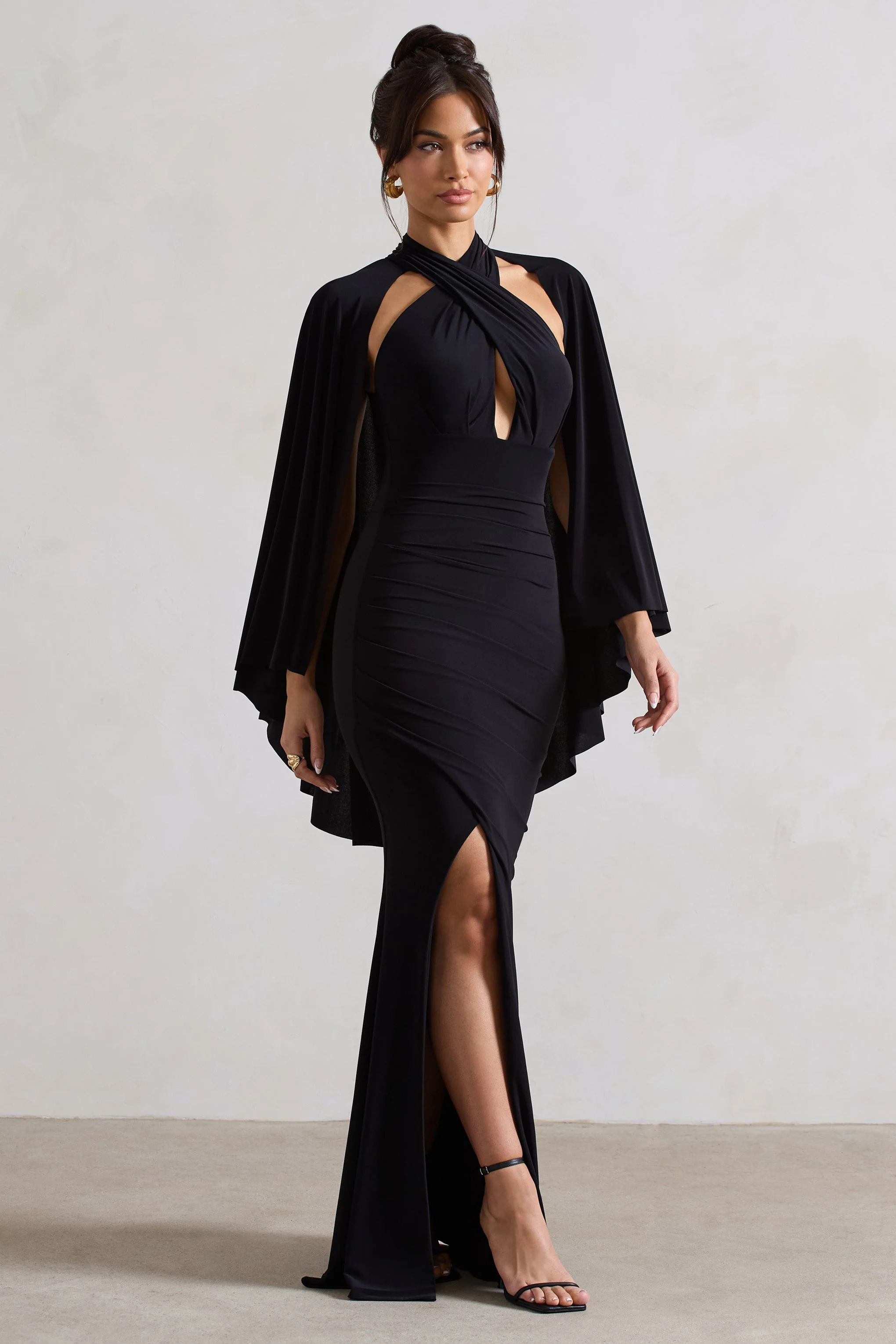 Audrina | Robe longue noire froncée à col haut fente et cape - Image 4