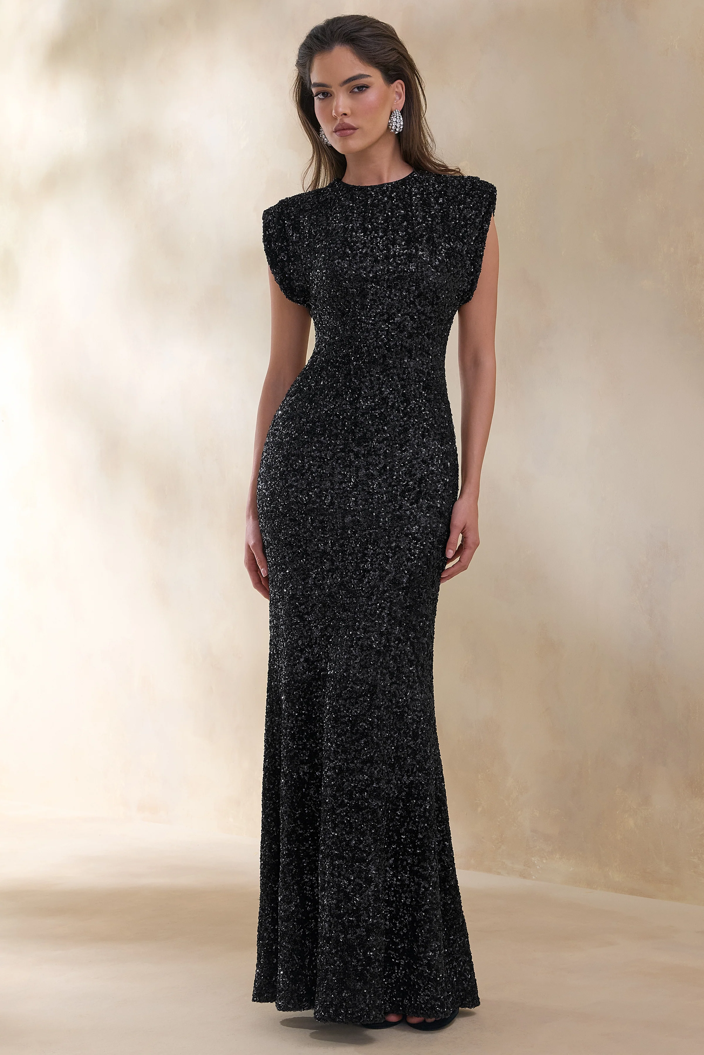 Aurah | Robe longue en sequins noire à col rond et manches courtes