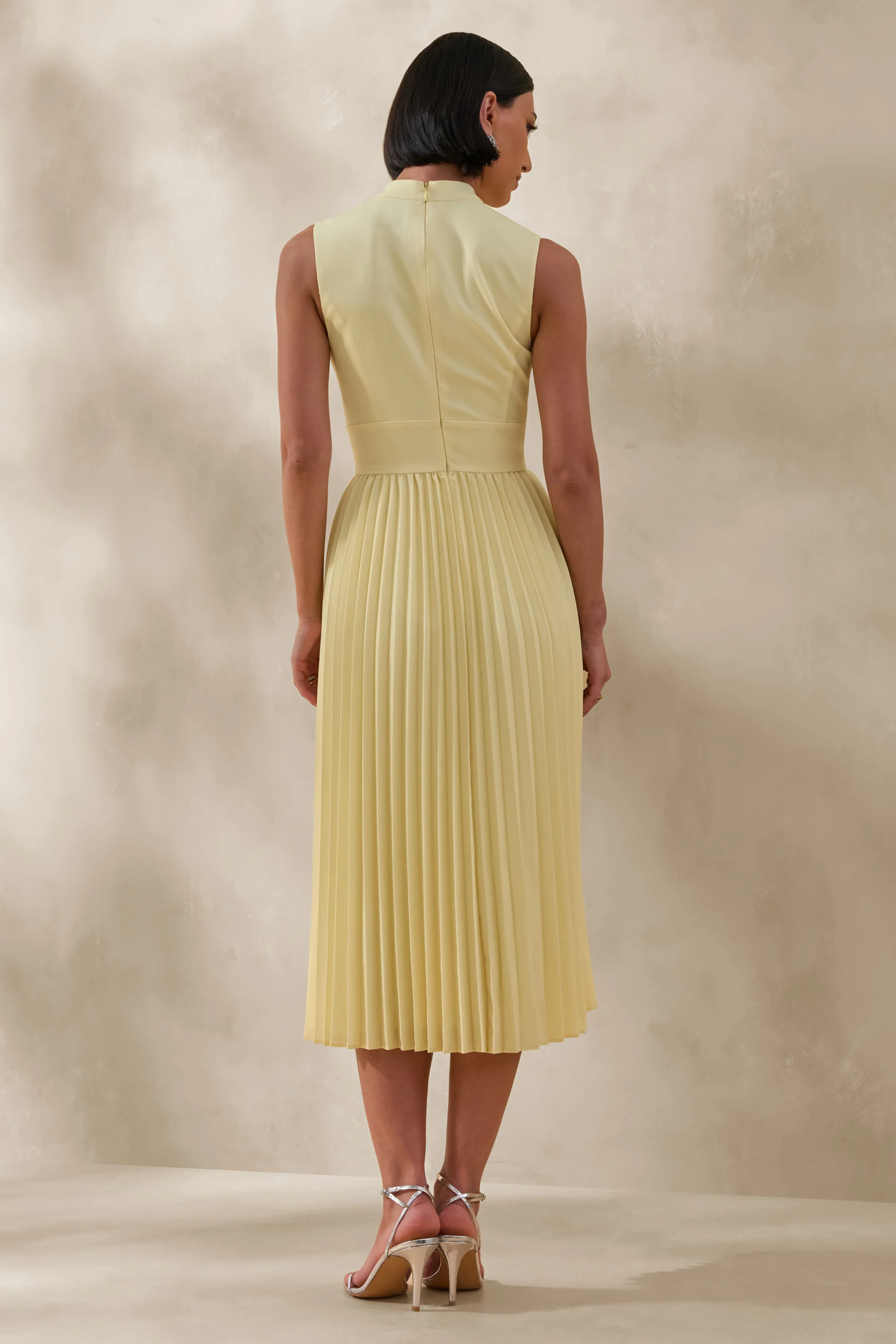 Avalon | Robe mi-longue citron avec jupe plissée et détail nœud - Image 2