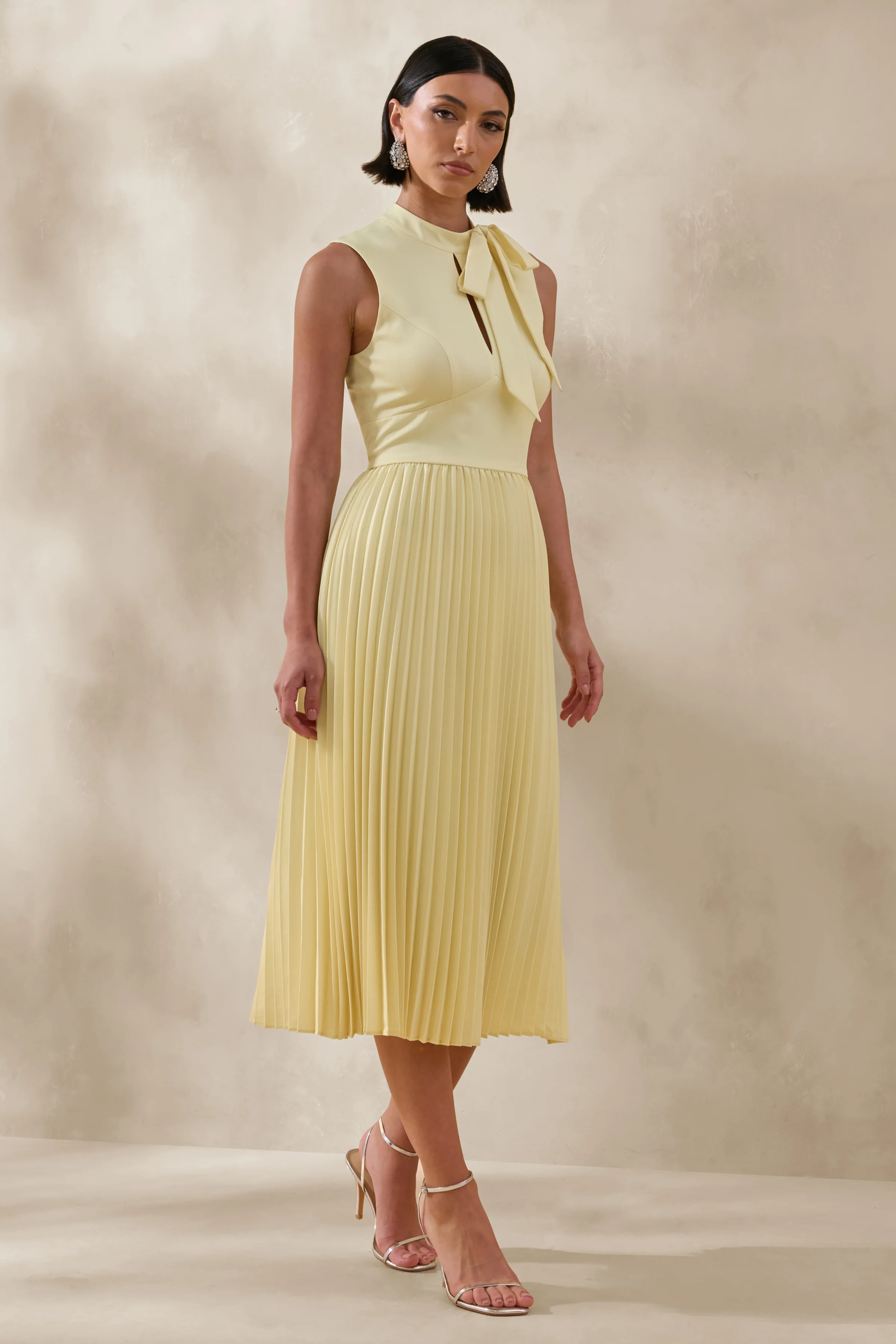 Avalon | Robe mi-longue citron avec jupe plissée et détail nœud - Image 4
