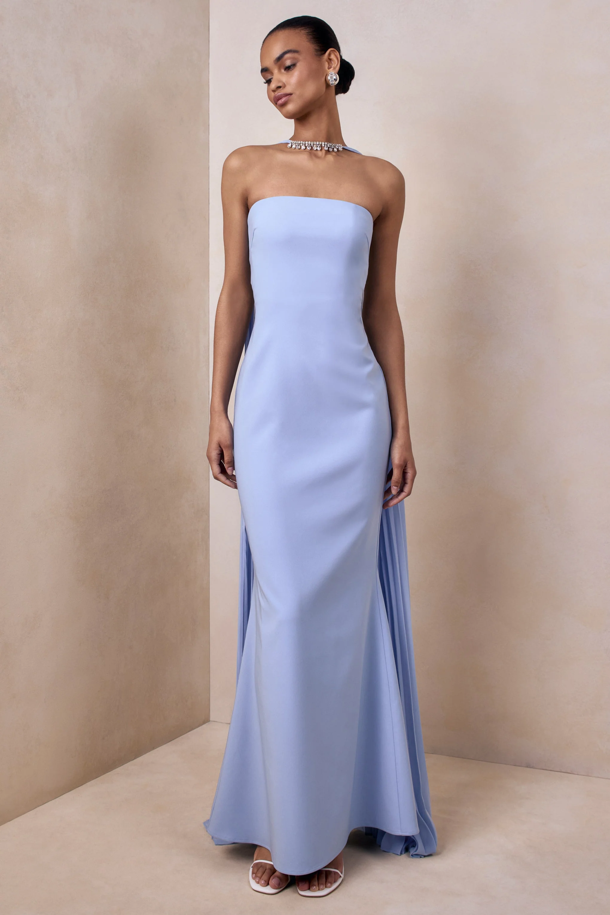 Avery | Robe longue bleu poudré à encolure bandeau avec écharpe ornée - Image 3