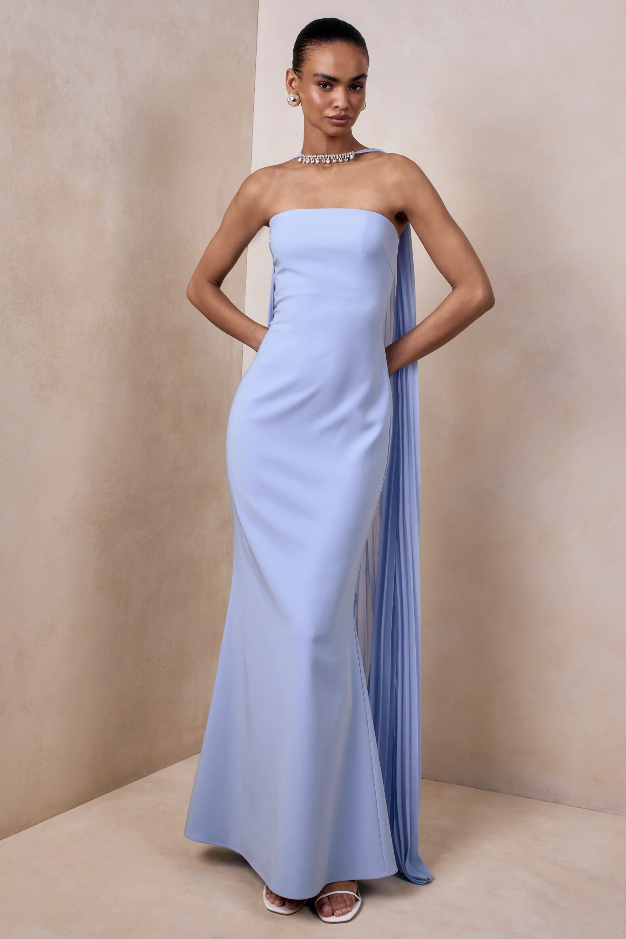 Avery | Robe longue bleu poudré à encolure bandeau avec écharpe ornée - Image 4