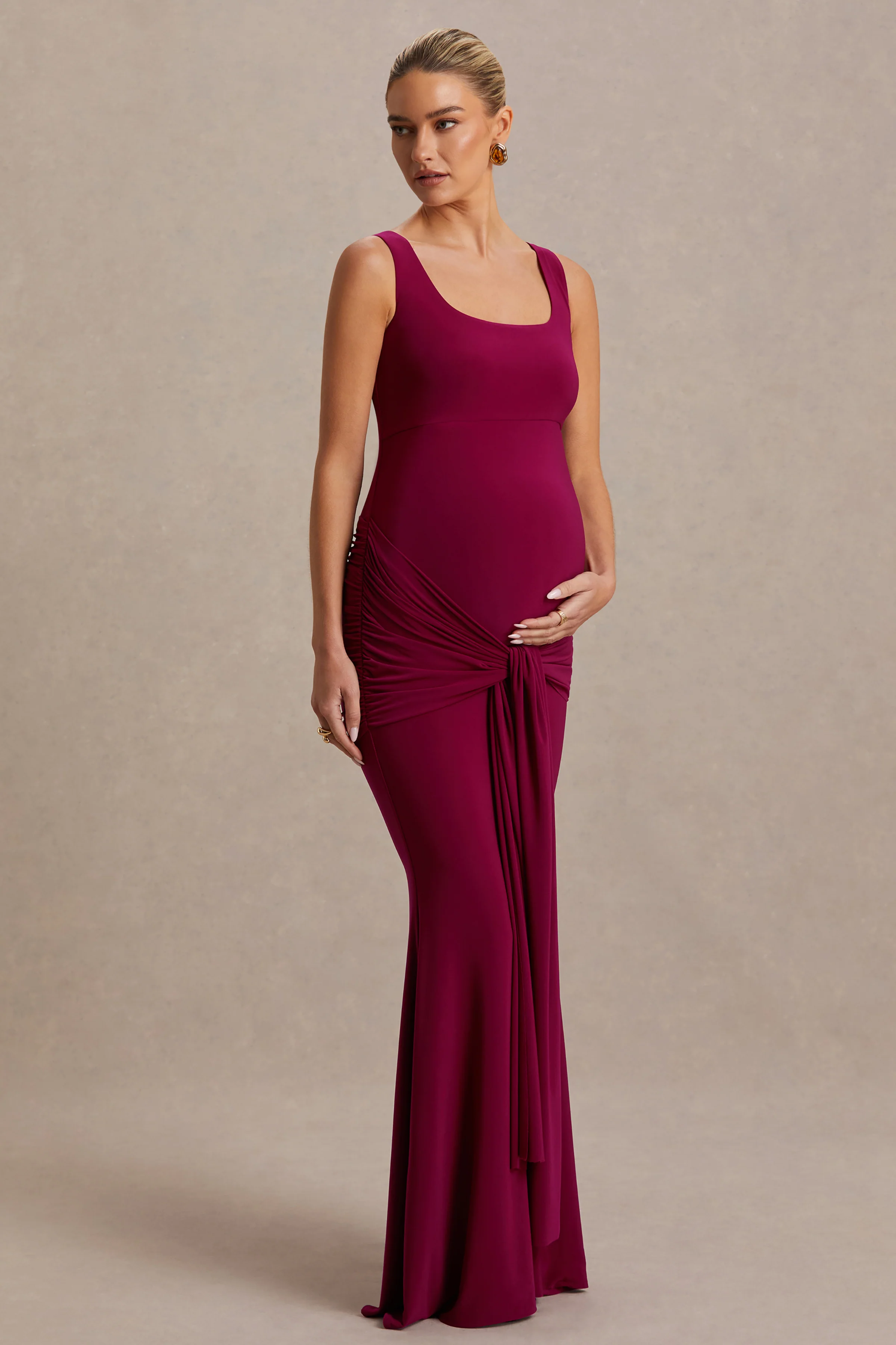 Baylin | Robe longue de maternité Bordeaux à encolure carrée avec fronces et détail d’écharpe - Image 4