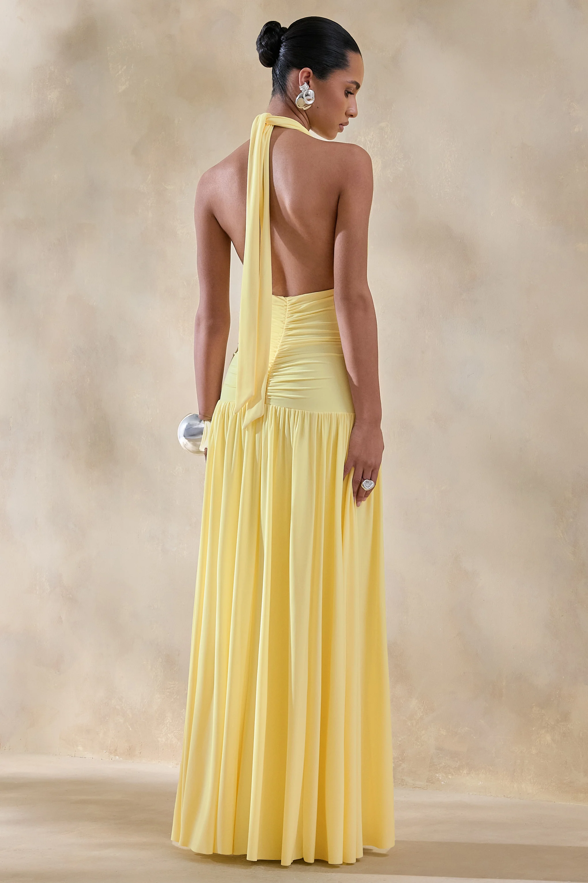 Bettina | Robe longue citron à décolleté plongeant avec détails froncés - Image 9