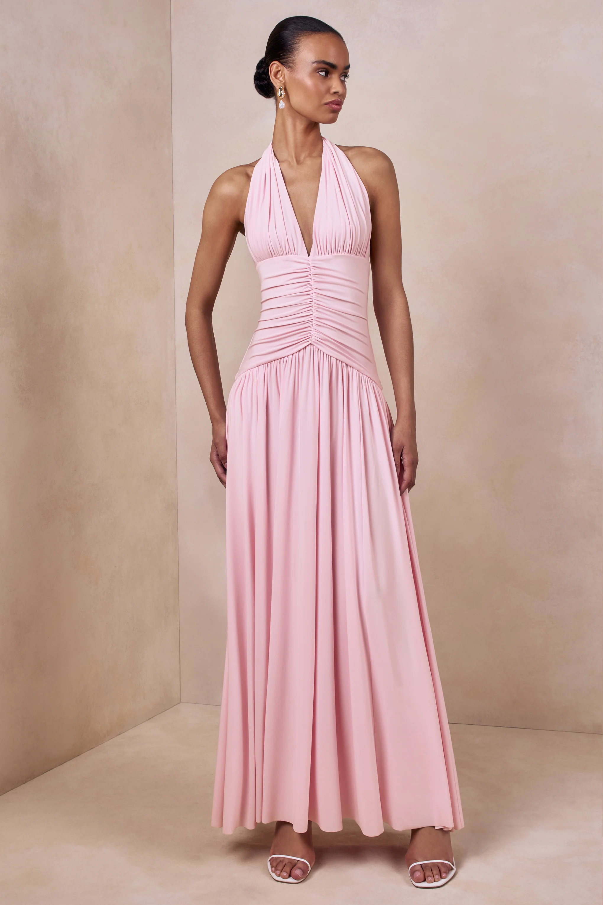 Bettina | Robe longue rose à encolure plongeante avec détails froncés - Image 4