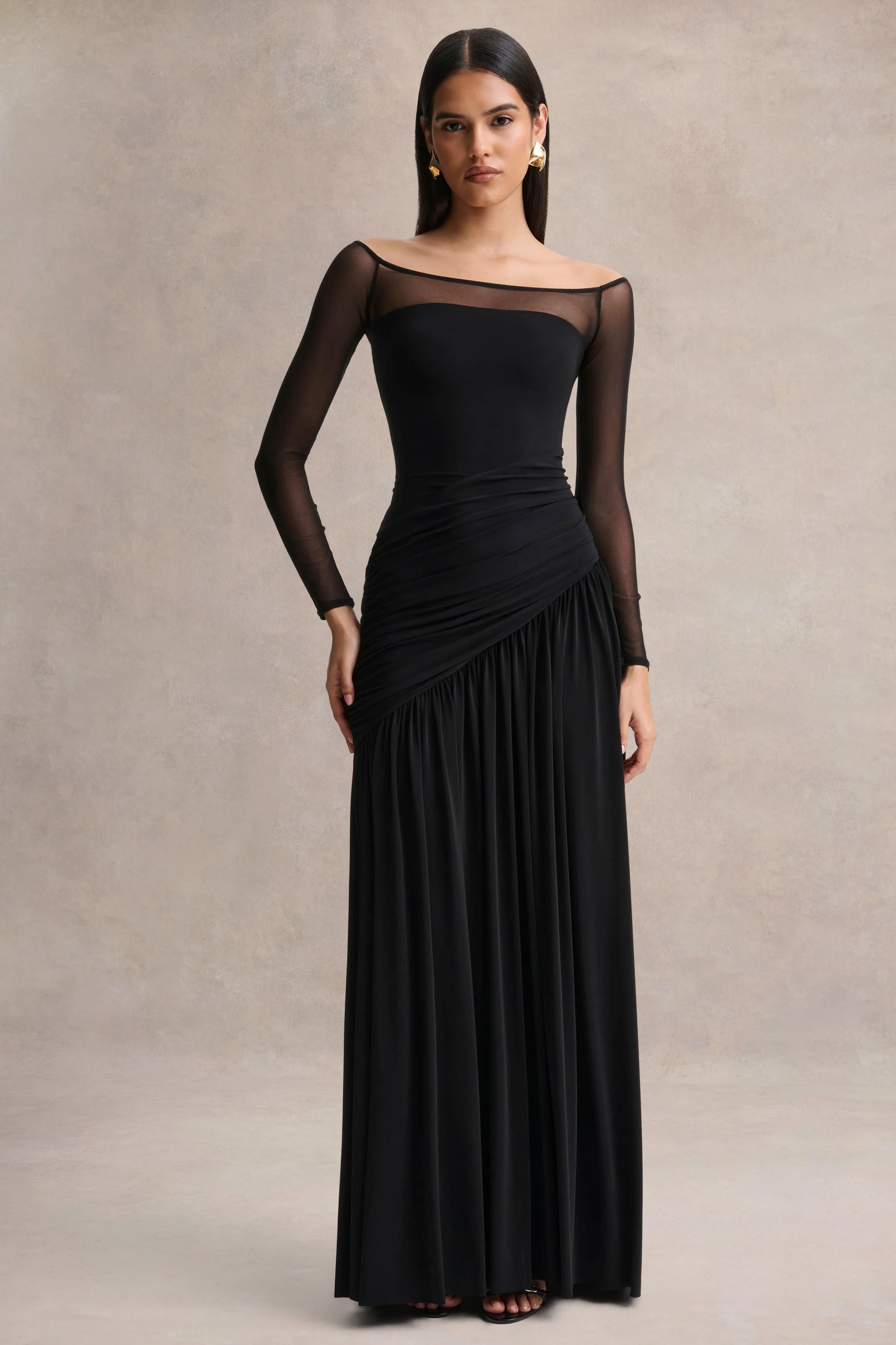 Bexley | Robe longue noire drapée à encolure bardot avec manches longues en mesh