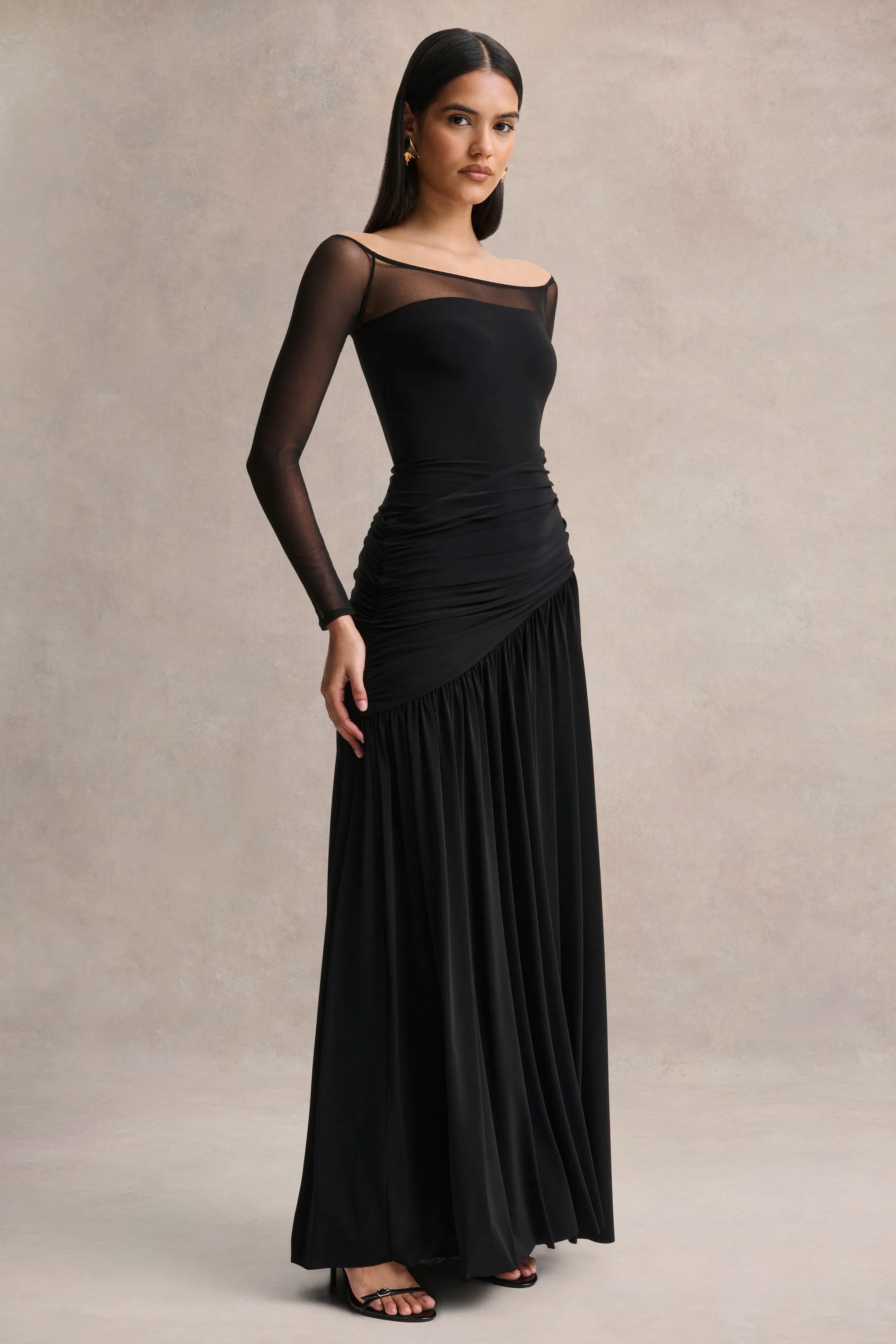 Bexley | Robe longue noire drapée à encolure bardot avec manches longues en mesh - Image 5