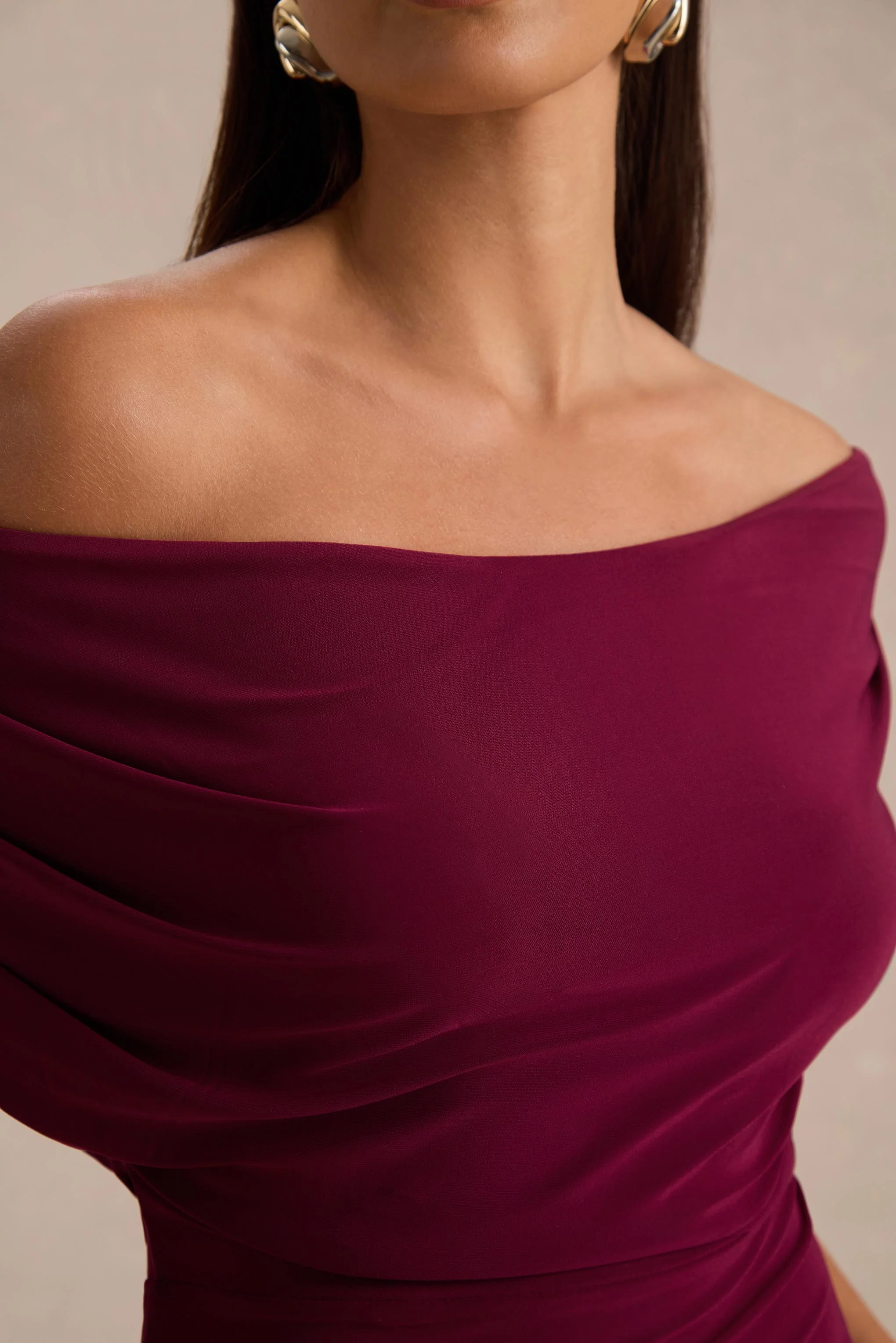 Bowden | Robe longue couleur baie à encolure bardot - Image 6