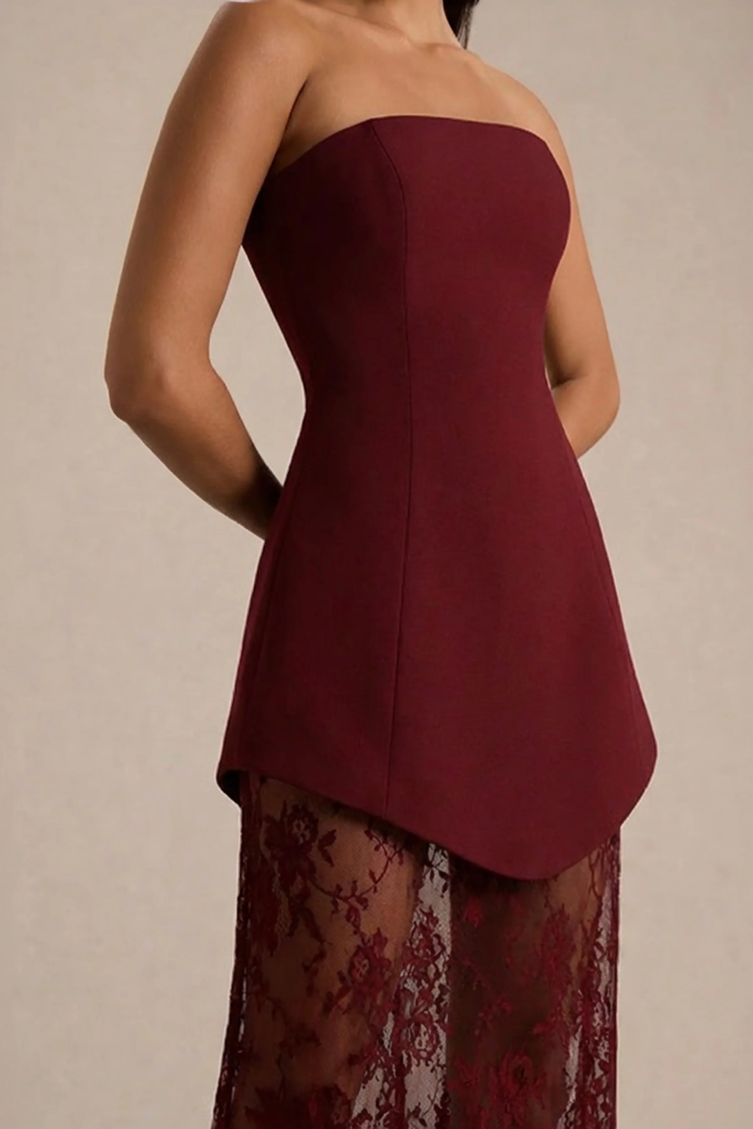 Brandi | Robe longue bandeau bordeaux avec jupe en dentelle - Image 3