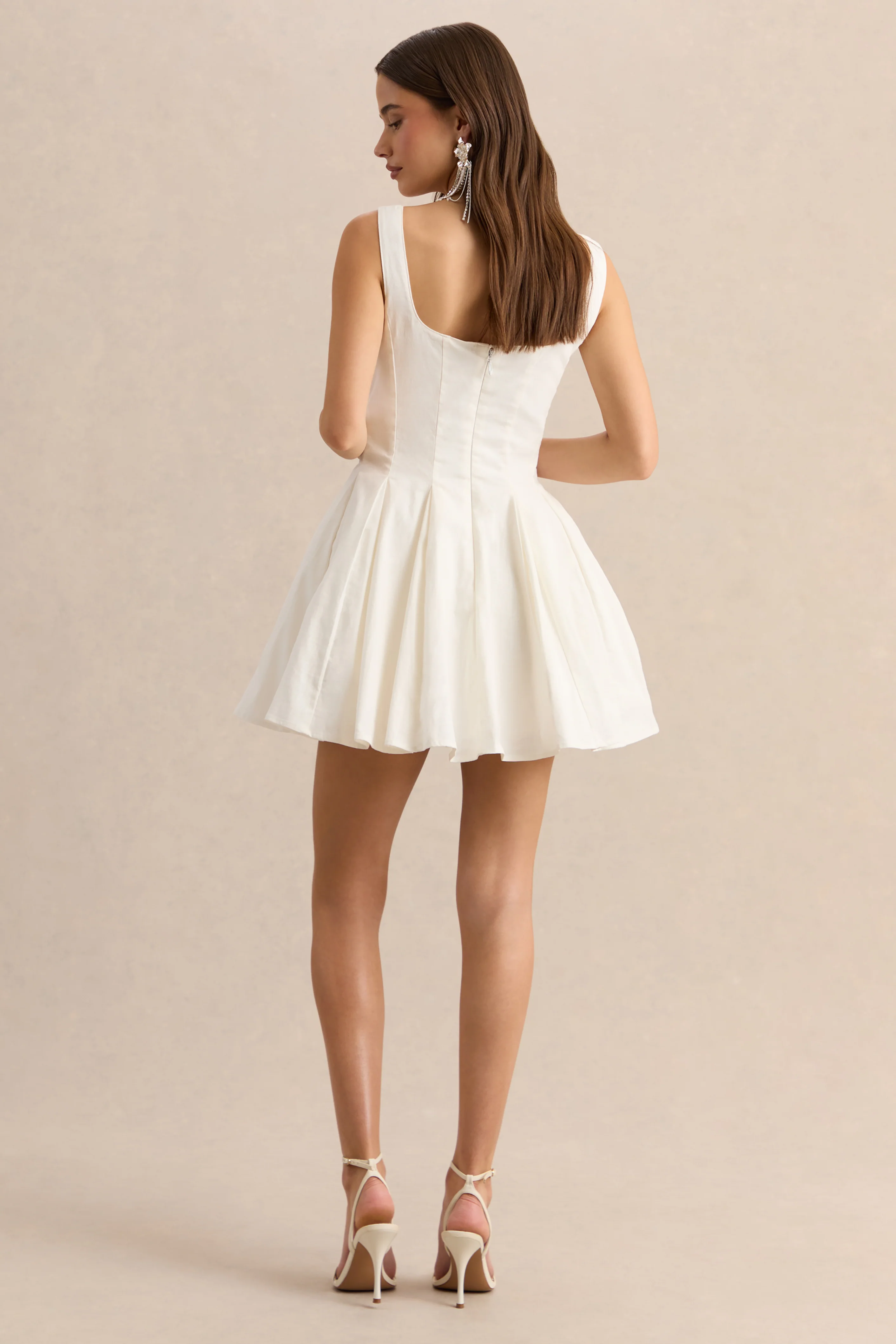 Brioria | Mini-robe patineuse blanche à encolure carrée - Image 2