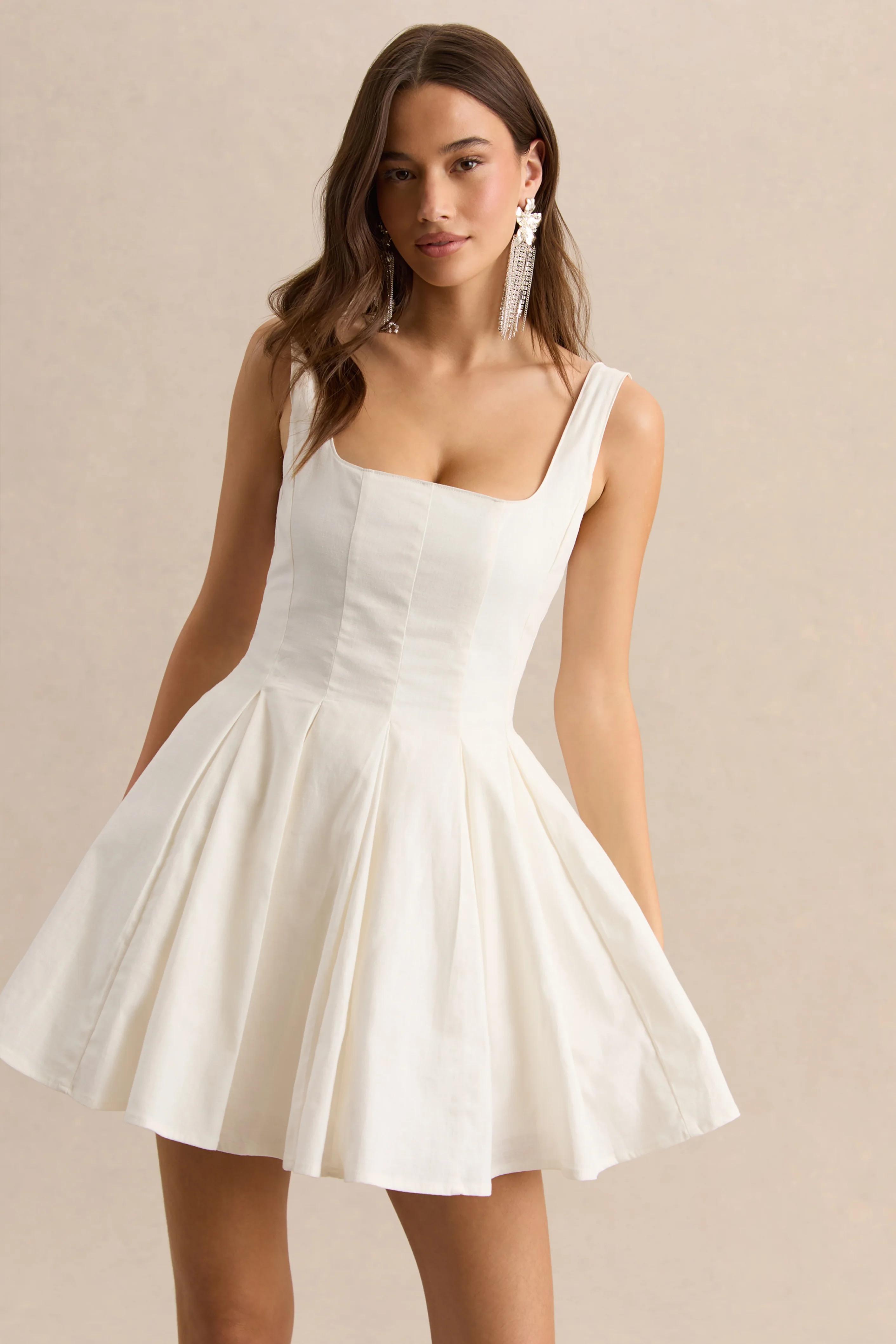 Brioria | Mini-robe patineuse blanche à encolure carrée - Image 3