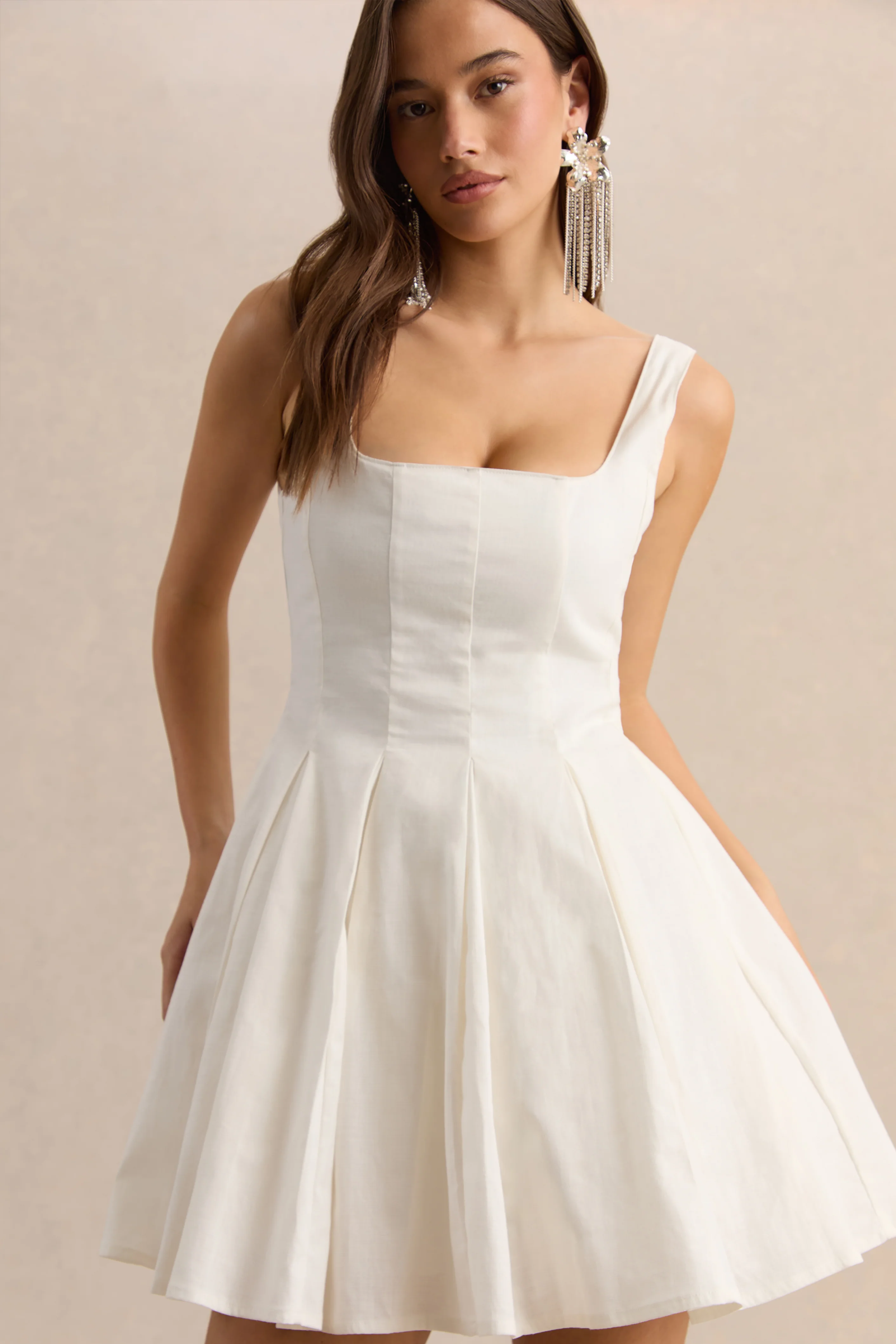 Brioria | Mini-robe patineuse blanche à encolure carrée - Image 6
