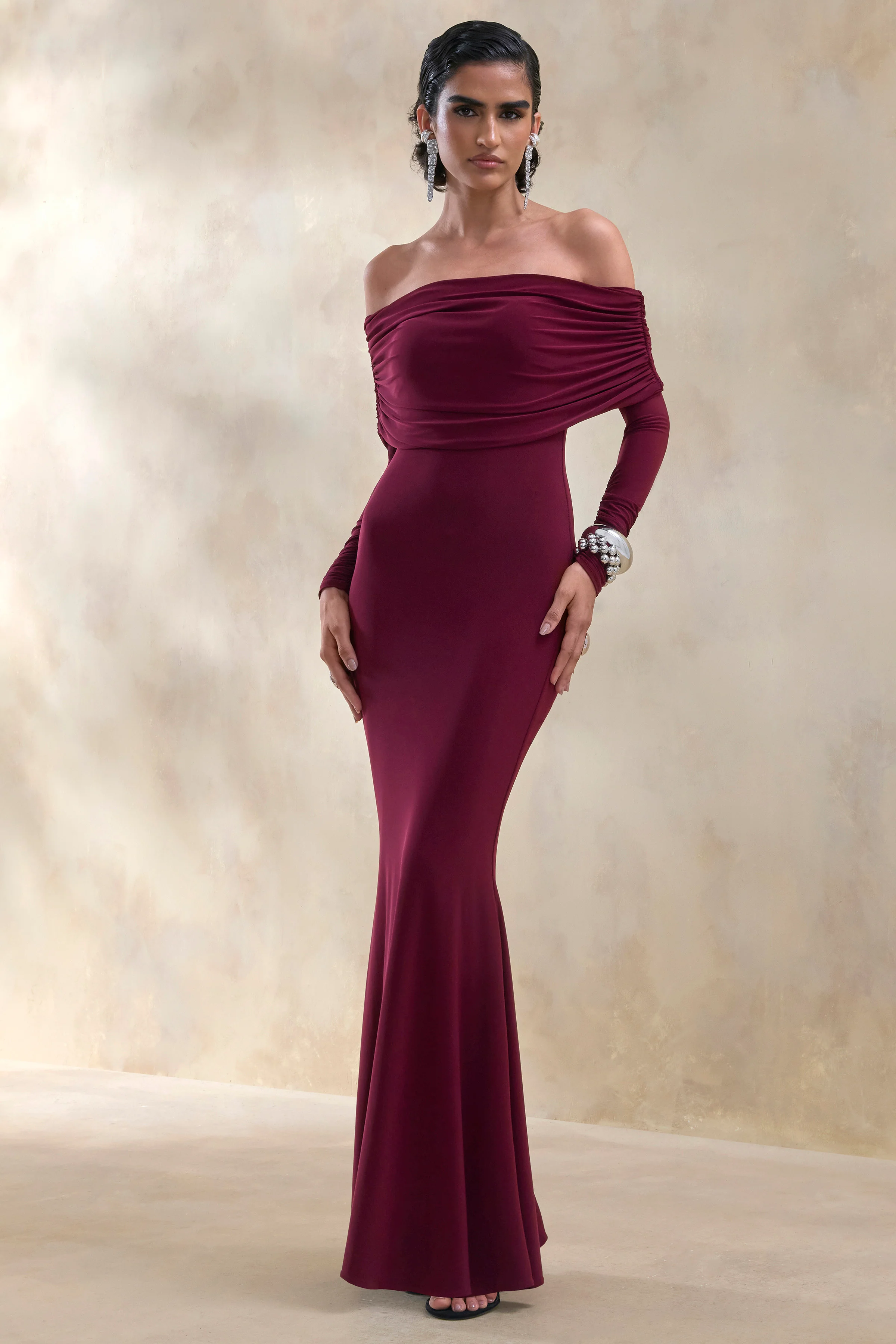 Brisea | Robe longue bordeaux à encolure bardot