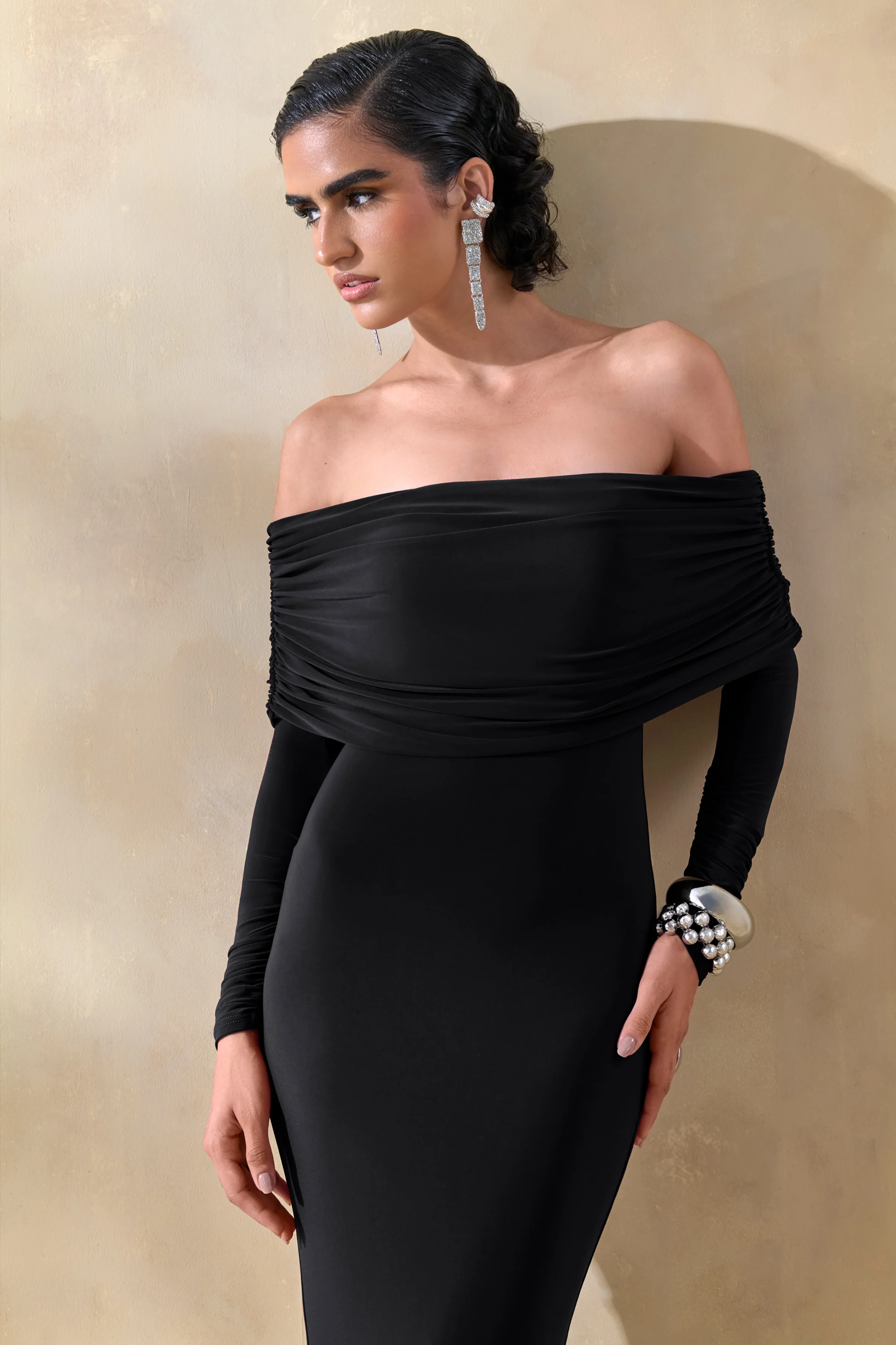 Brisea | Robe longue noire à encolure bardot - Image 3
