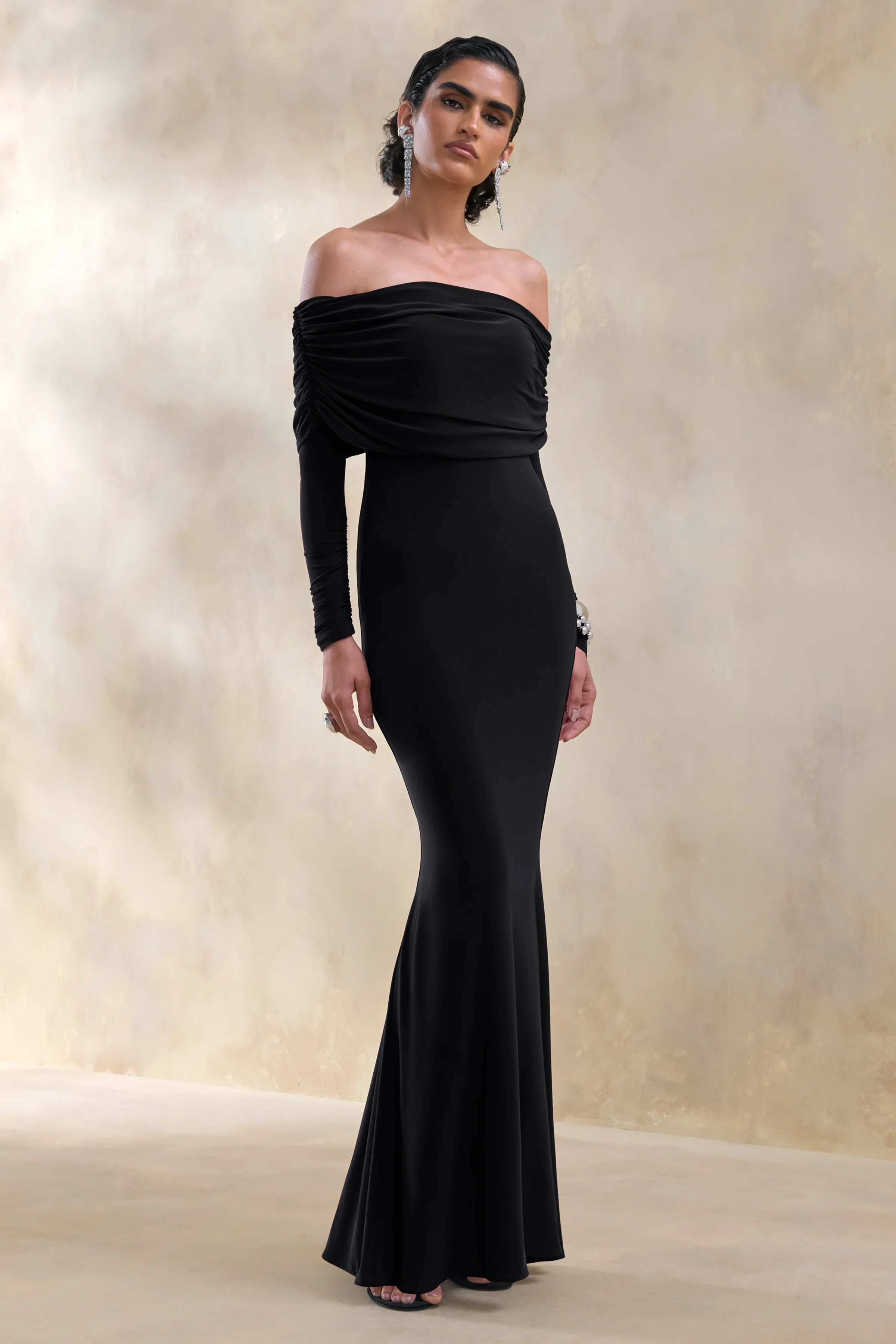 Brisea | Robe longue noire à encolure bardot - Image 5
