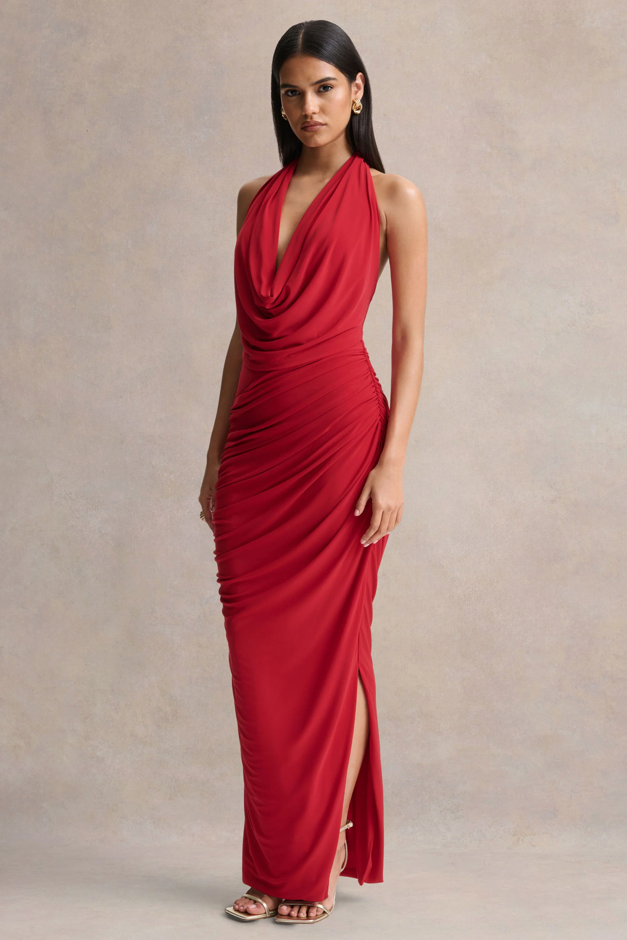 Cairo | Robe longue rouge à encolure bénitier avec détails froncés - Image 4