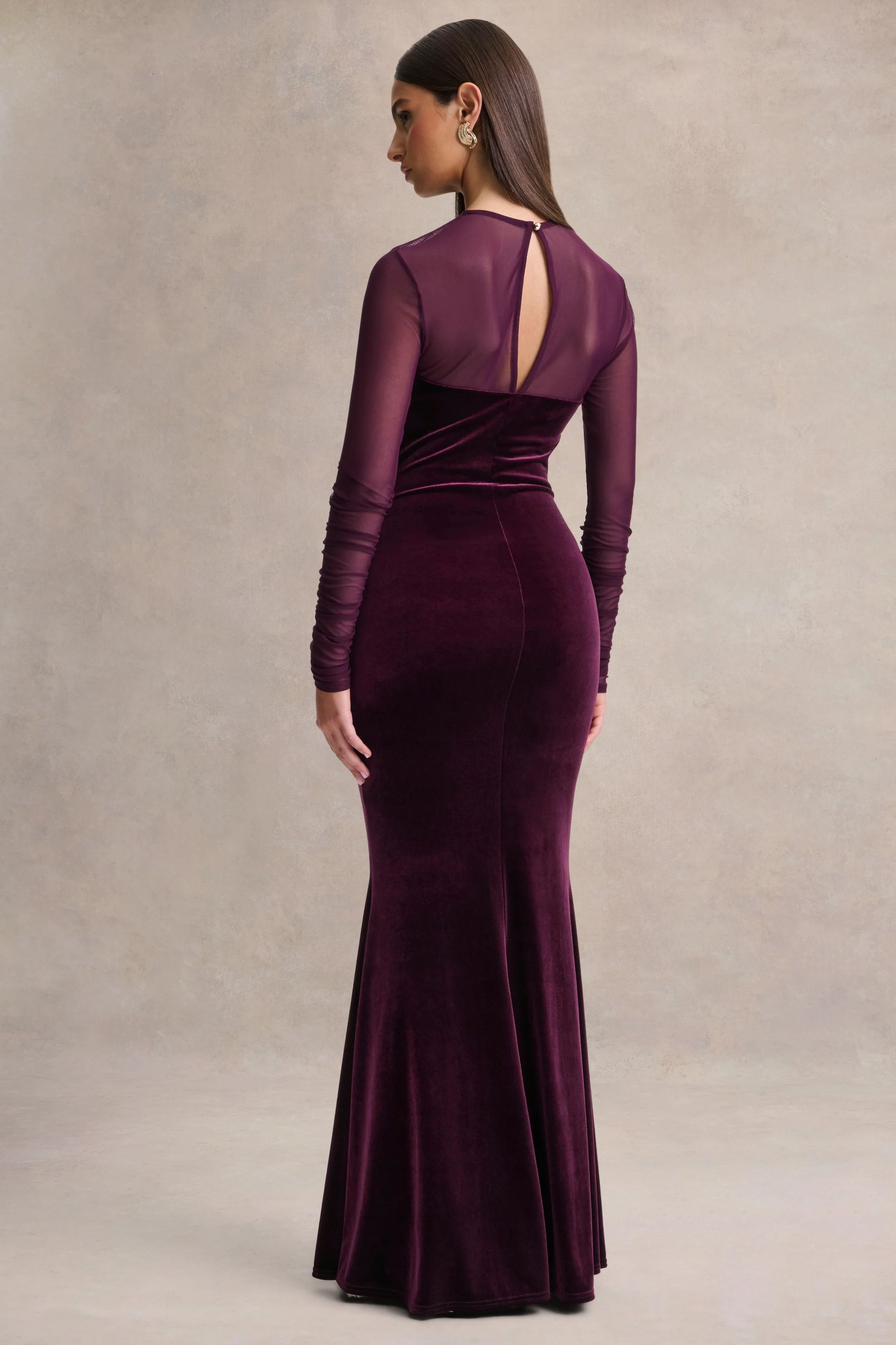 Cambria | Robe longue prune en velours à encolure haute avec détails drapés - Image 2