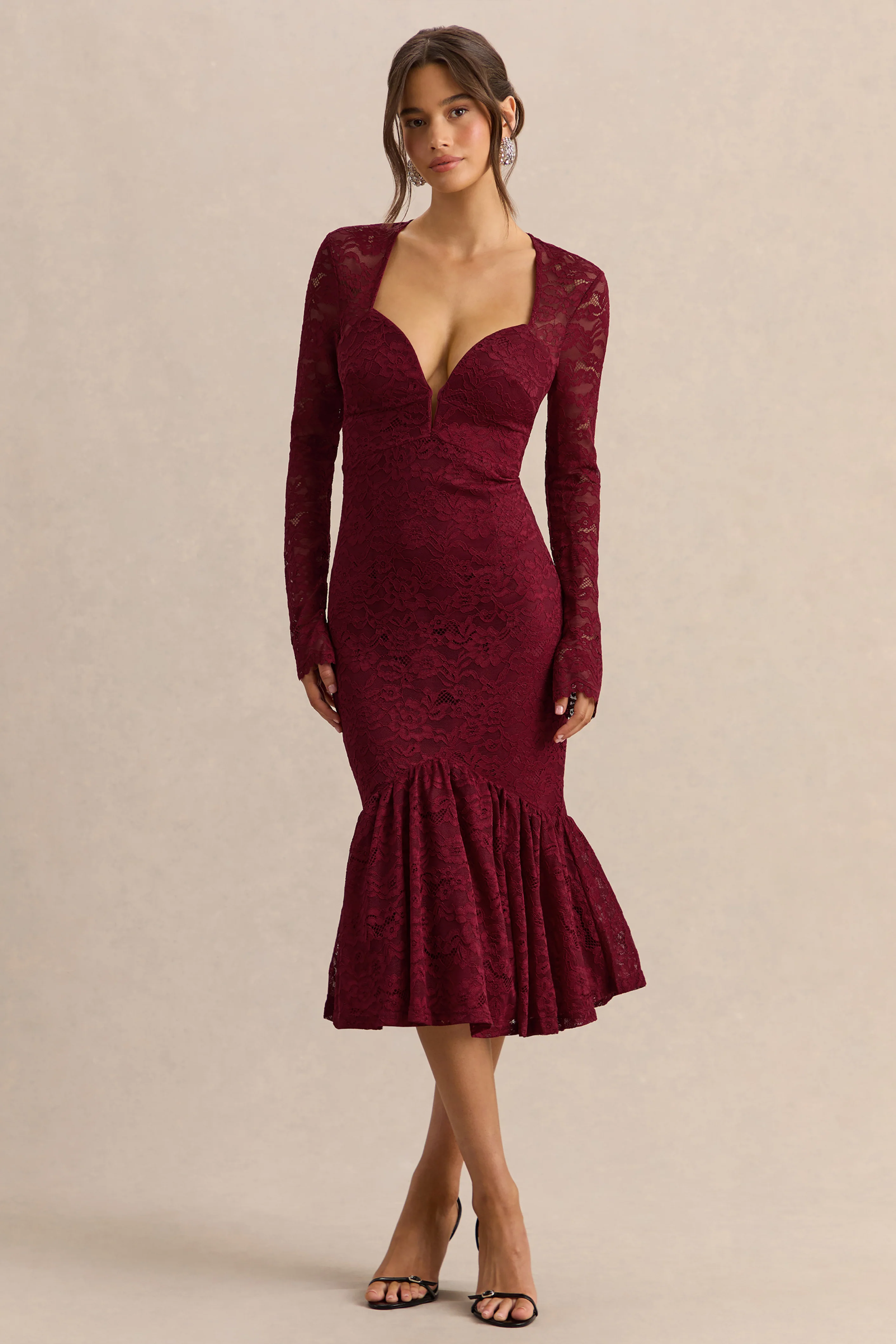 Camilly | Robe mi-longue sirène en dentelle bordeaux à décolleté plongeant