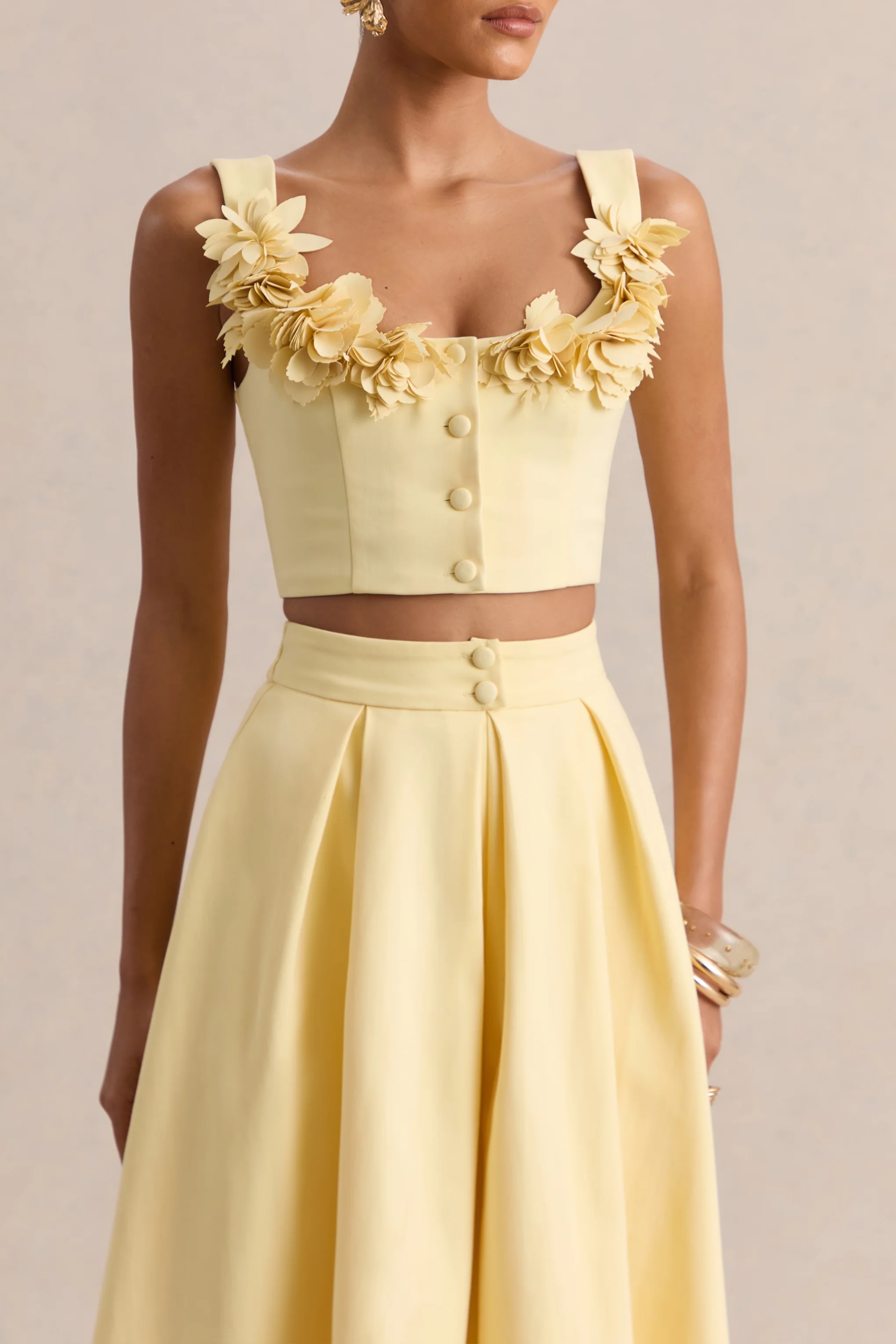 Caprielle | Crop top citron à encolure arrondie avec détail corsage - Image 4
