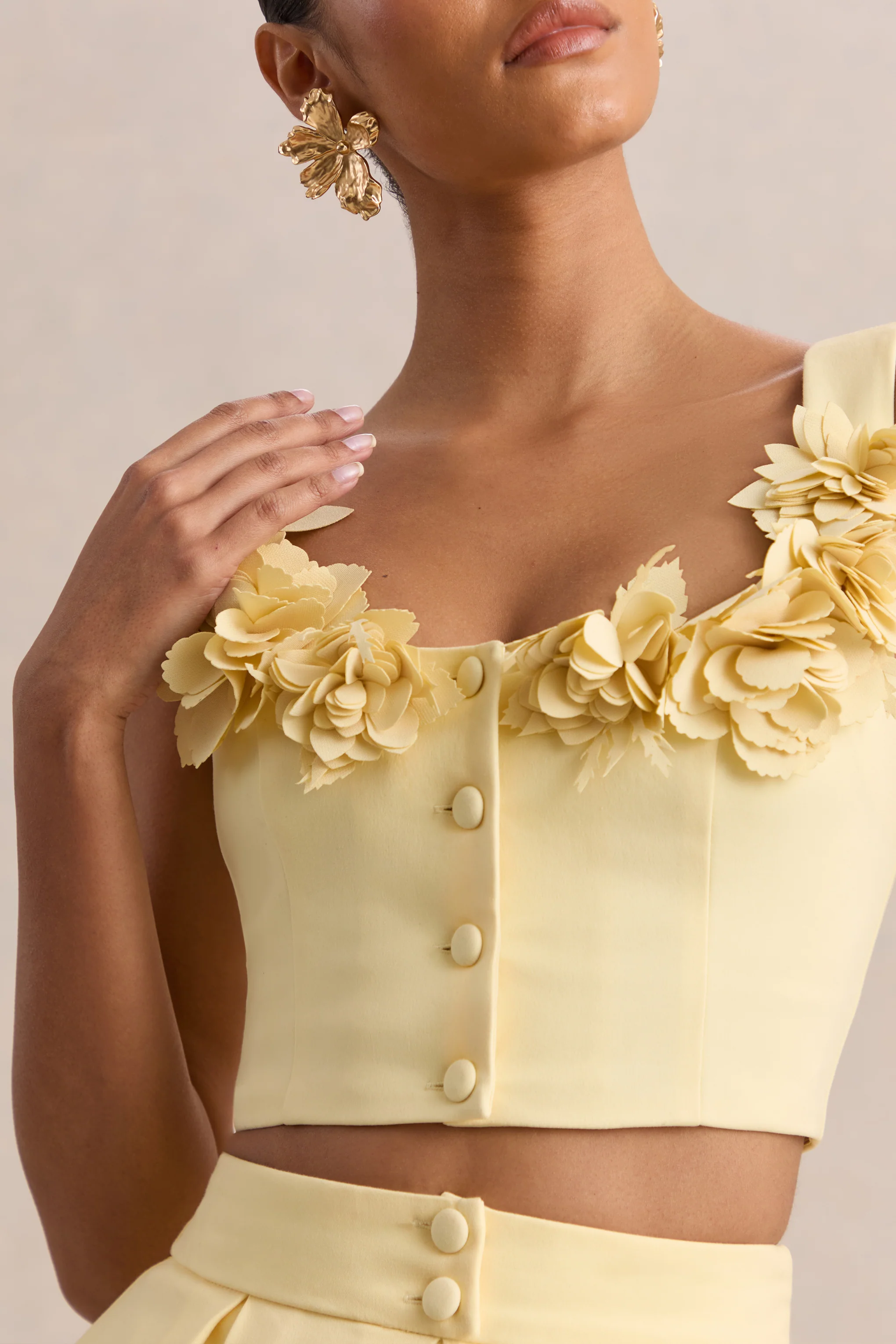 Caprielle | Crop top citron à encolure arrondie avec détail corsage - Image 6