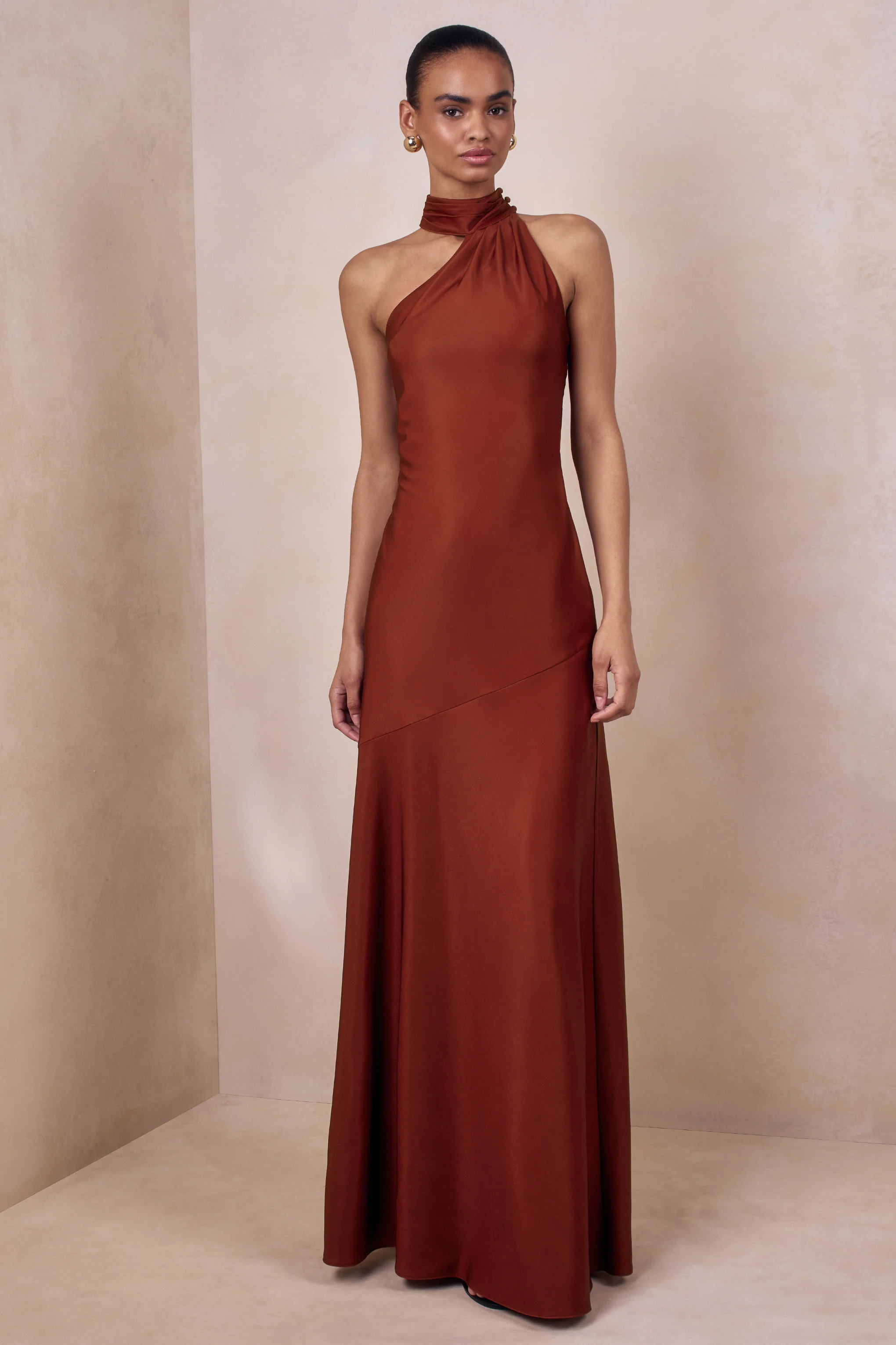 Cara | Robe longue en satin rouille à encolure haute