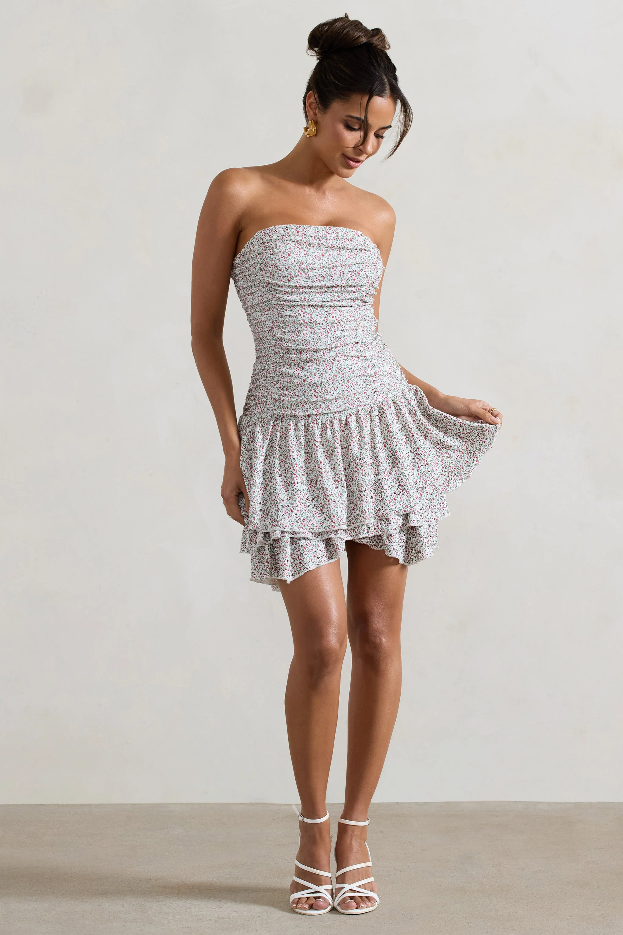 Casena | Mini-robe sans bretelles à ourlet et volants rouge et blanc - Image 4