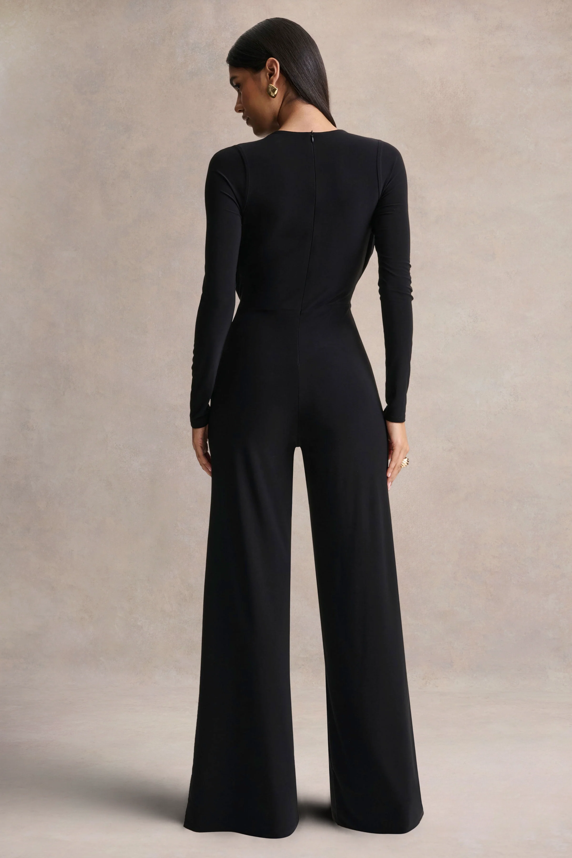 Catriona | Combinaison noire à décolleté plongeant - Image 2