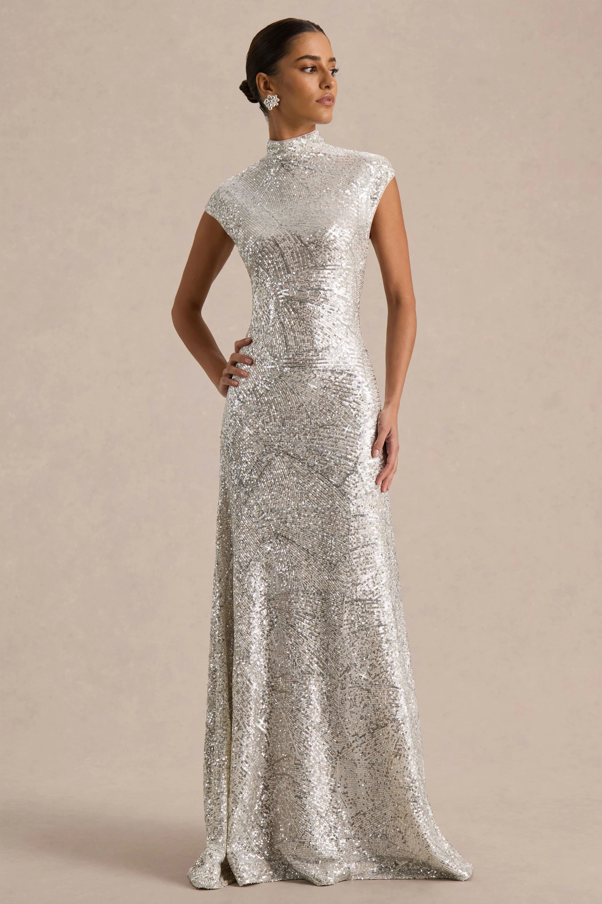 Cecy | Robe Longue en Sequins Argentés à Col Montant avec Manches Courtes - Image 4