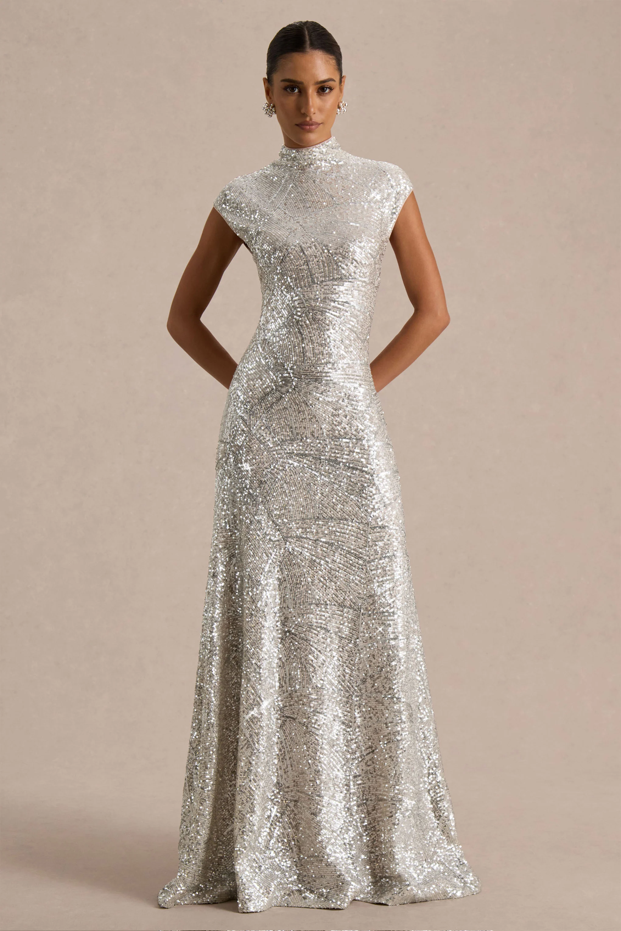 Cecy | Robe Longue en Sequins Argentés à Col Montant avec Manches Courtes - Image 5