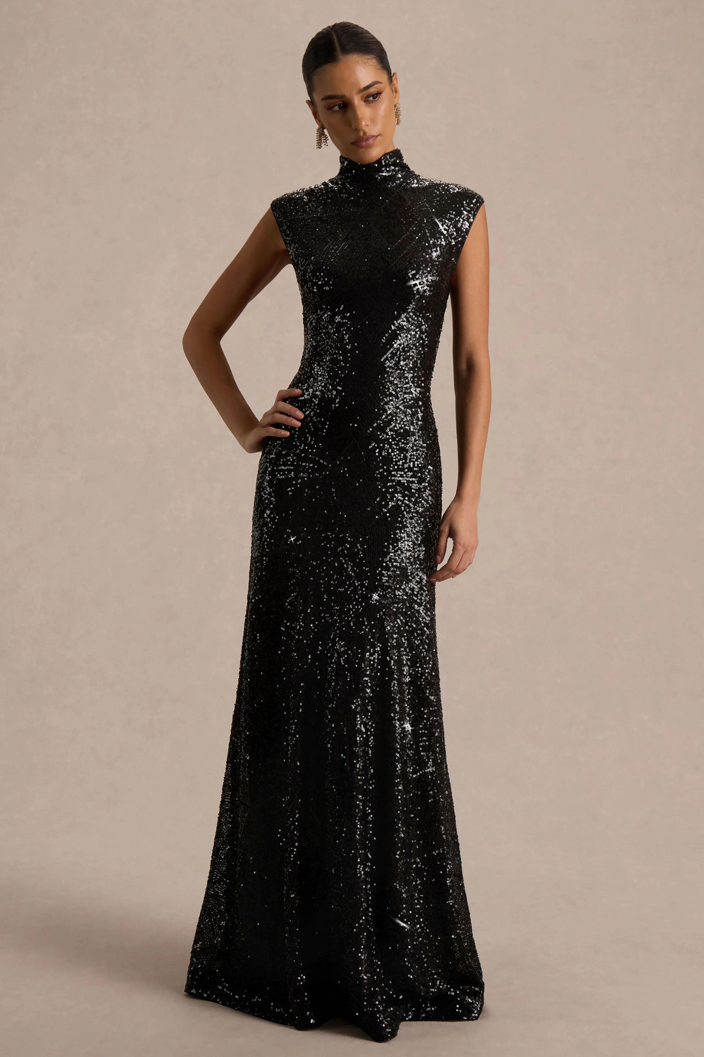 Cecy | Robe Longue en Sequins Noirs à Col Montant avec Manches Courtes - Image 5