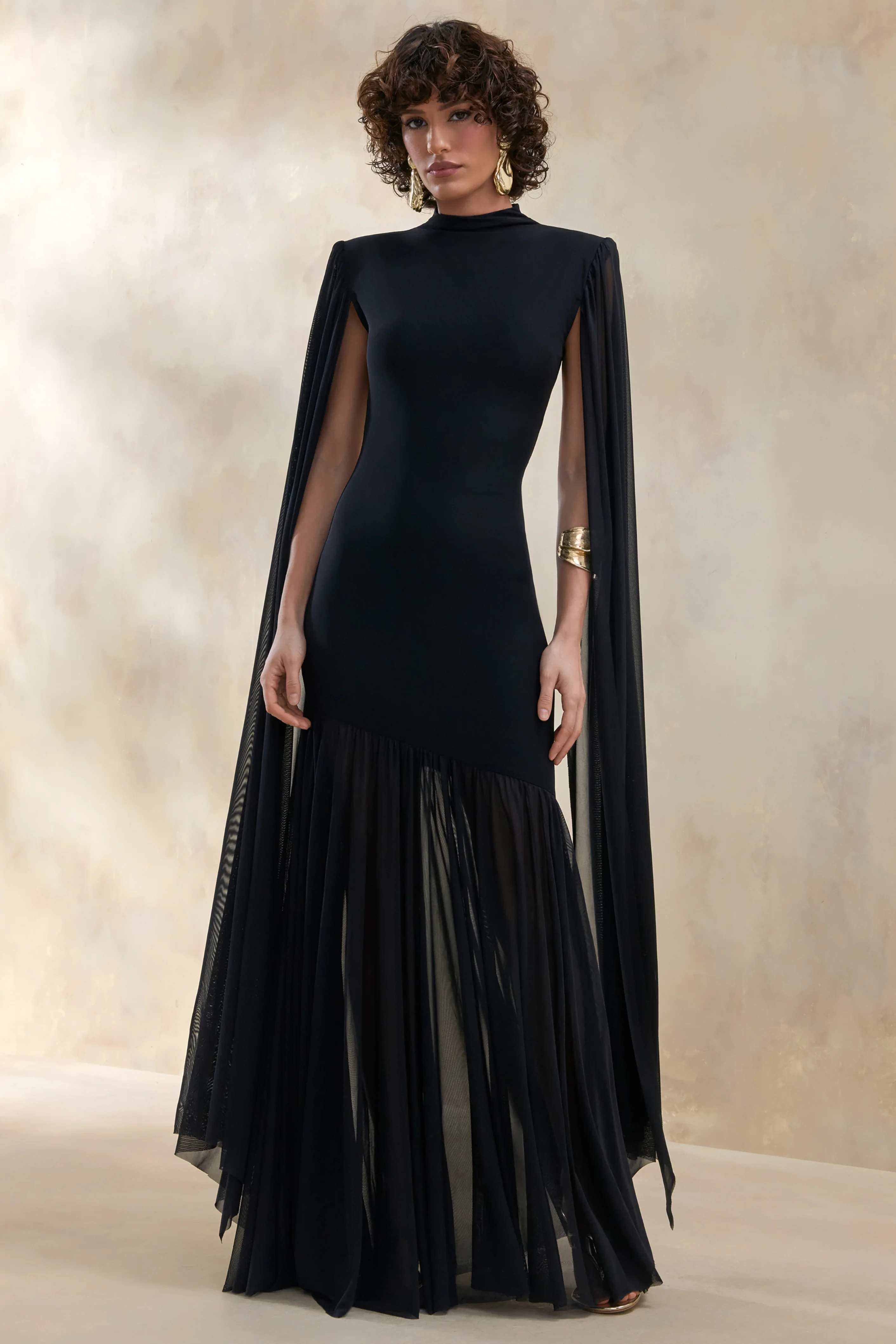 Chantelle | Robe longue noire à col montant avec taille basse et manches cape
