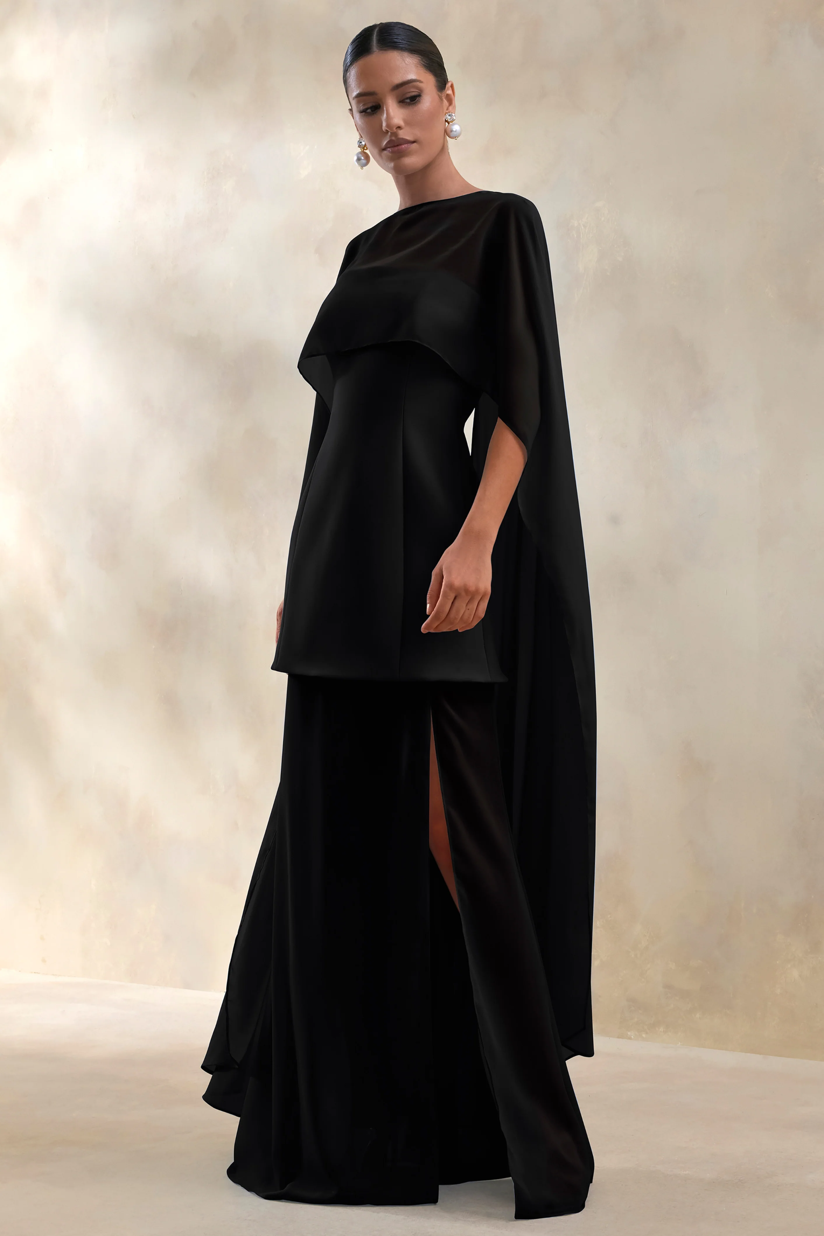 Chessa | Robe longue noire à col haut avec cape transparente - Image 4