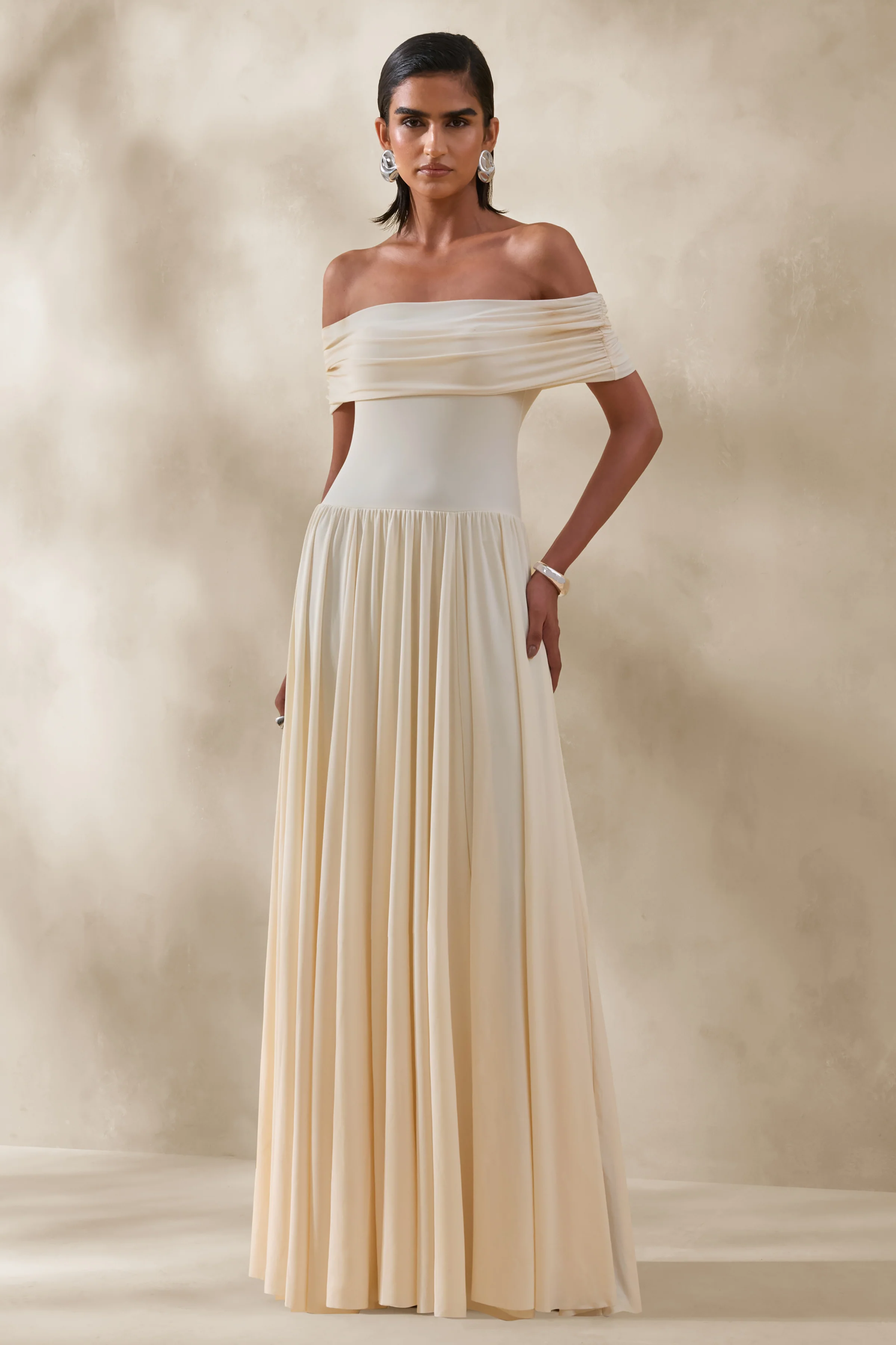 Cindie | Robe longue crème à encolure bardot