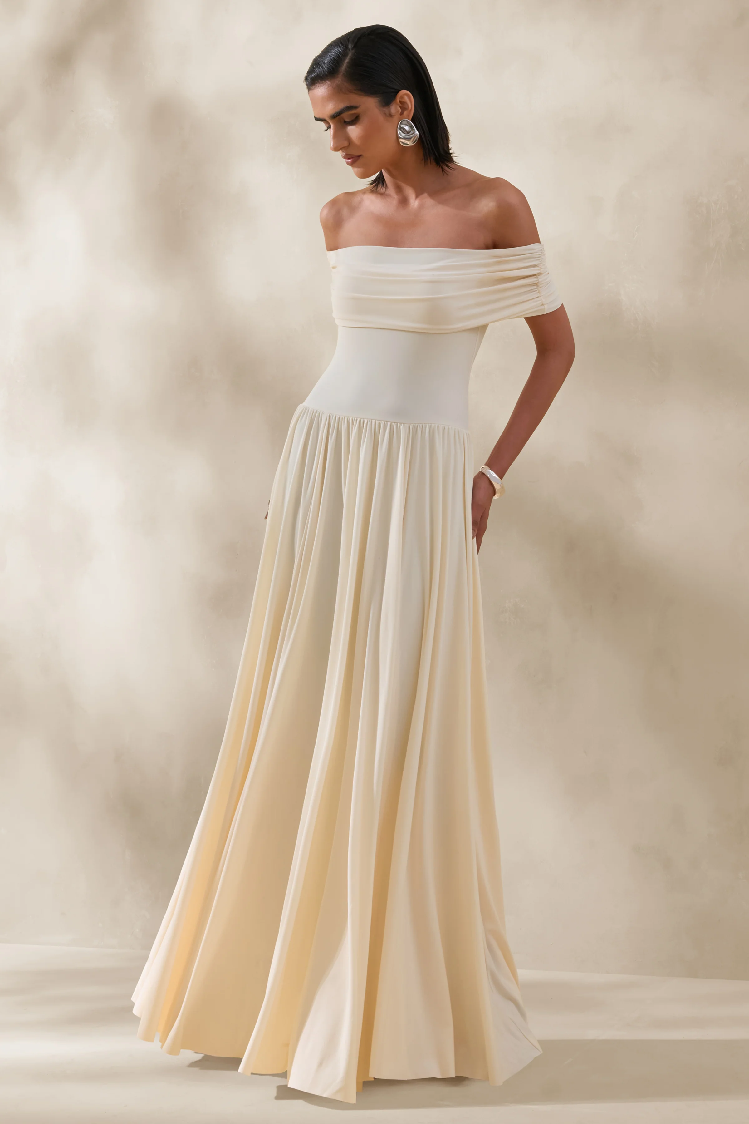 Cindie | Robe longue crème à encolure bardot - Image 4