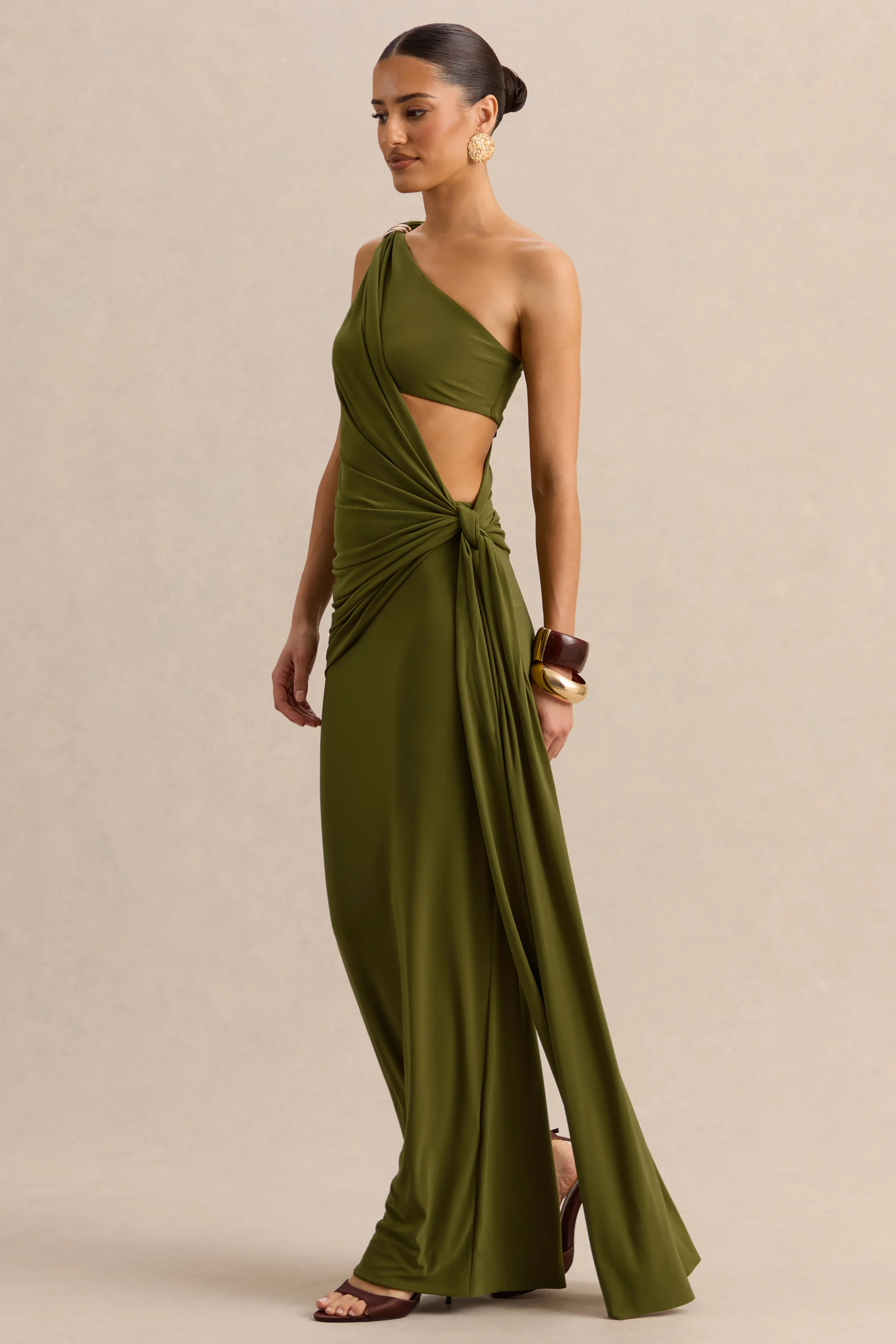 Clarosia | Robe longue verte à encolure asymétrique avec découpes et détail écharpe - Image 6