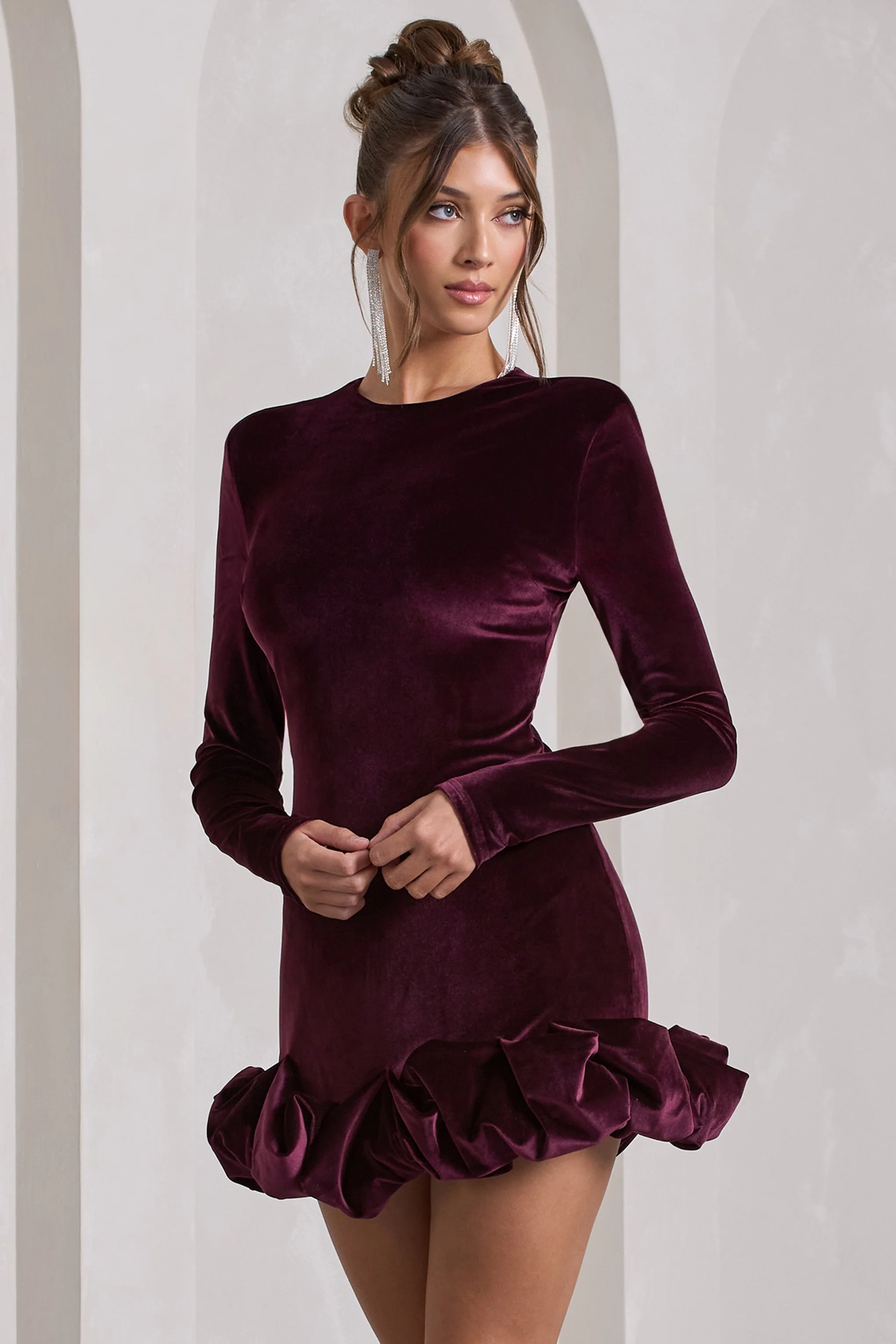 Claudine | Mini-robe en velours violet à manches longues et fronces - Image 4