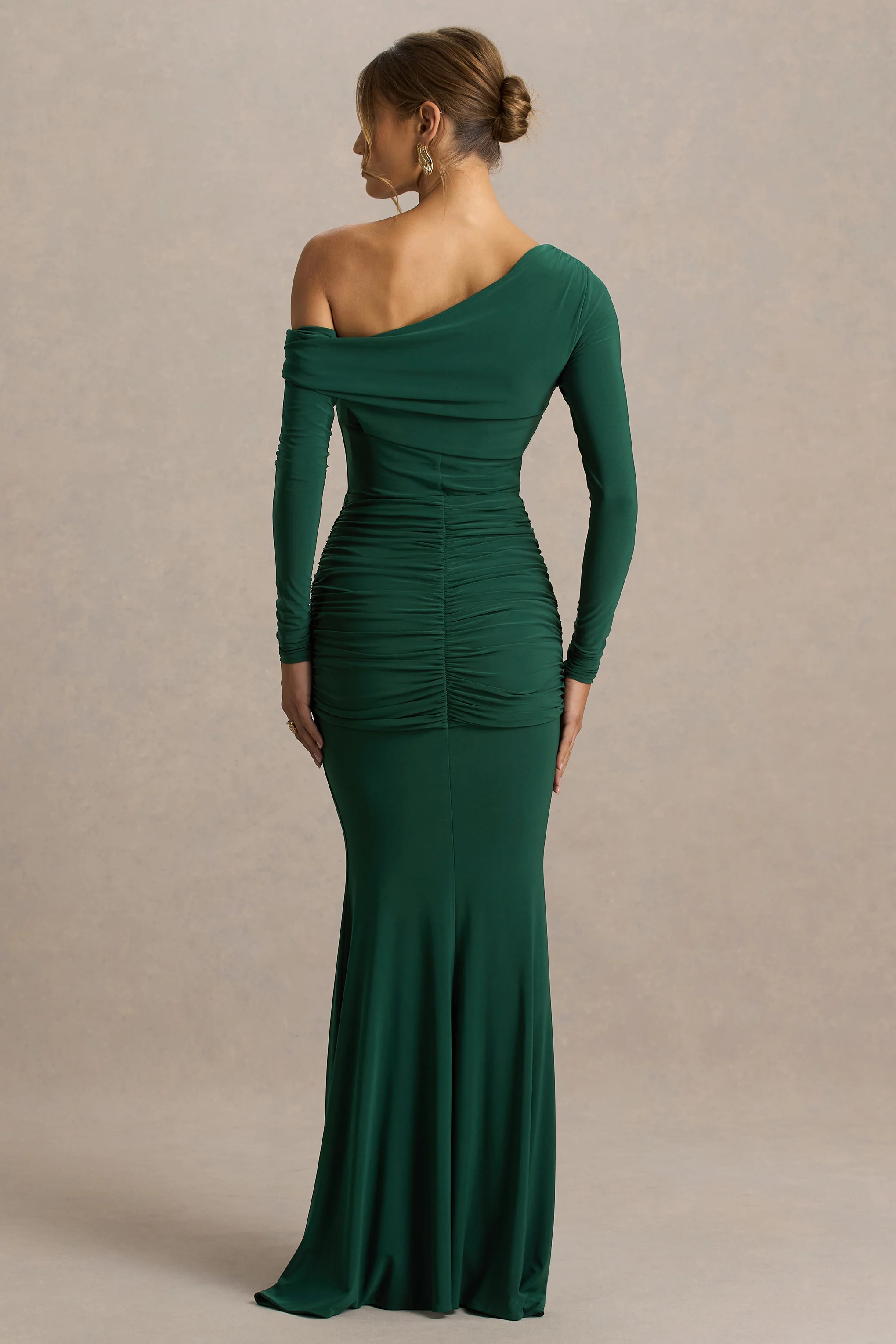 Clover | Robe longue vert foncé à encolure asymétrique avec ceinture - Image 2