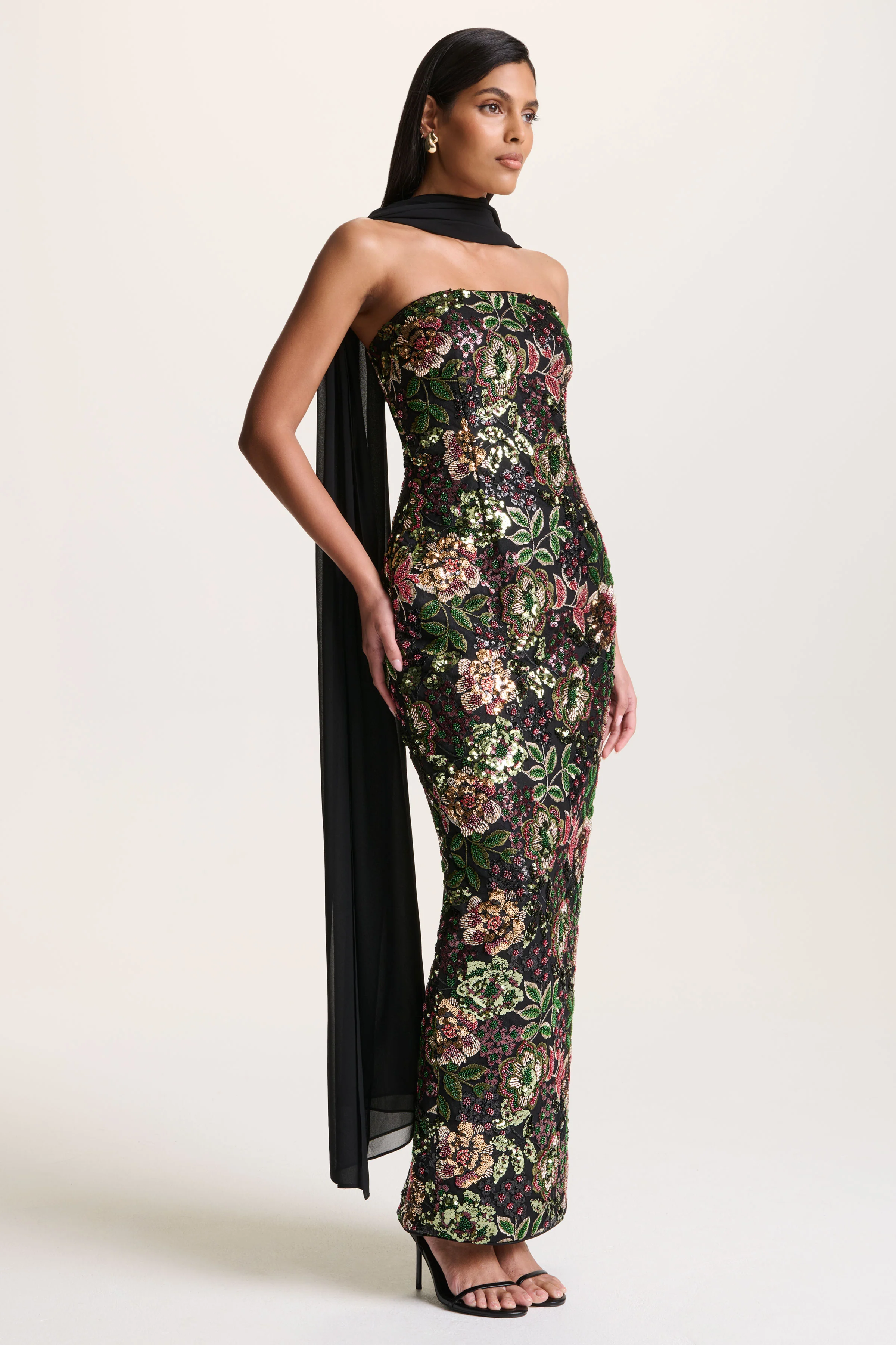 Cora | Robe longue en tulle orné motif floral hivernal à encolure bandeau et détail foulard - Image 5