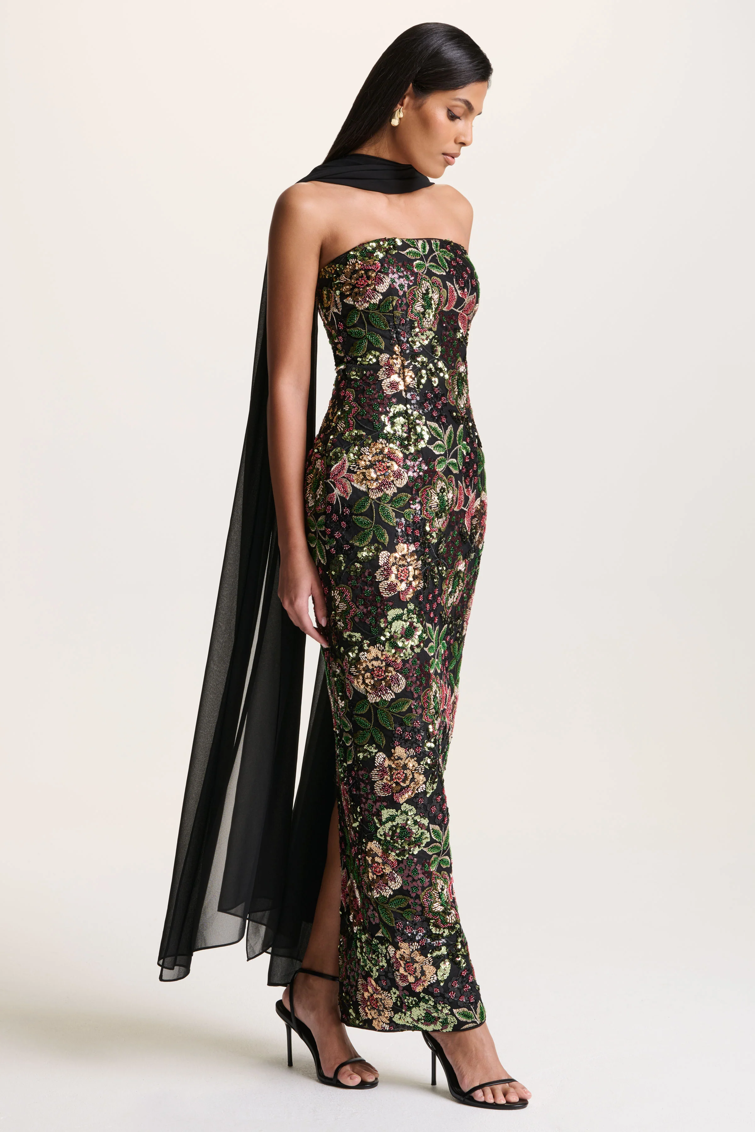 Cora | Robe longue en tulle orné motif floral hivernal à encolure bandeau et détail foulard - Image 7