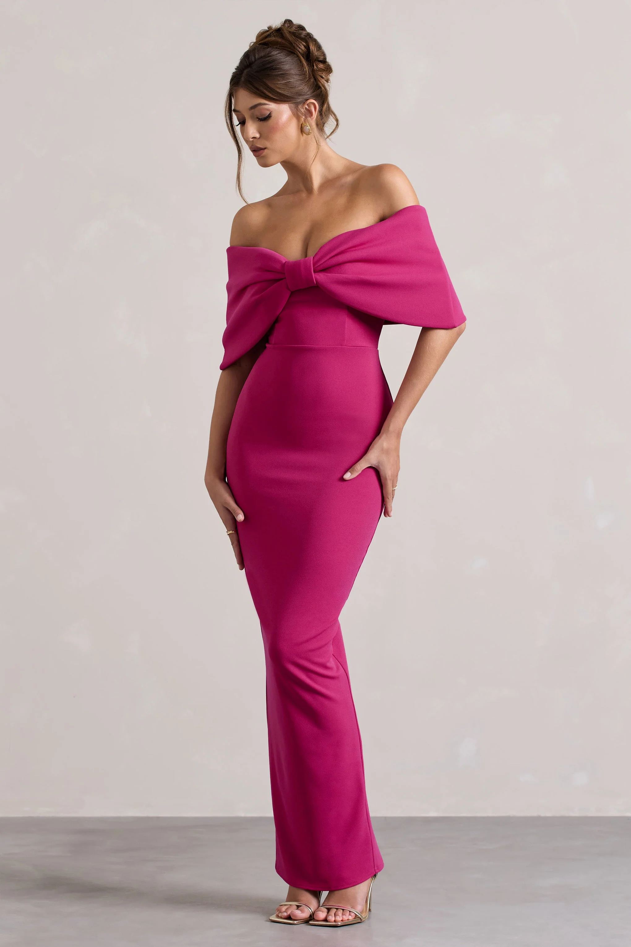 Cornelia | Robe longue sans bretelles rose vif avec un nœud surdimentionné - Image 6
