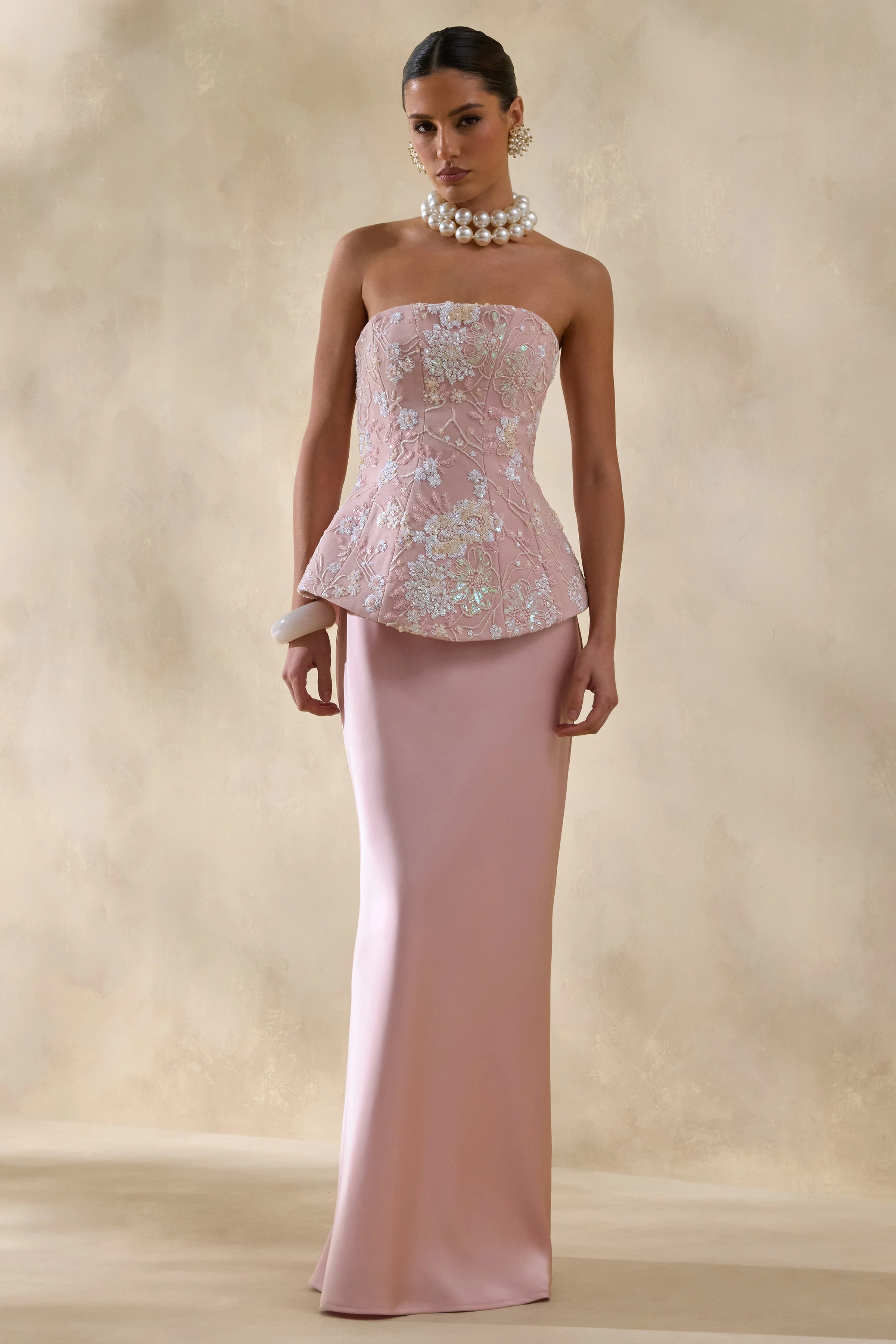 Corvina | Robe longue rose à fleurs ornées avec corset bandeau