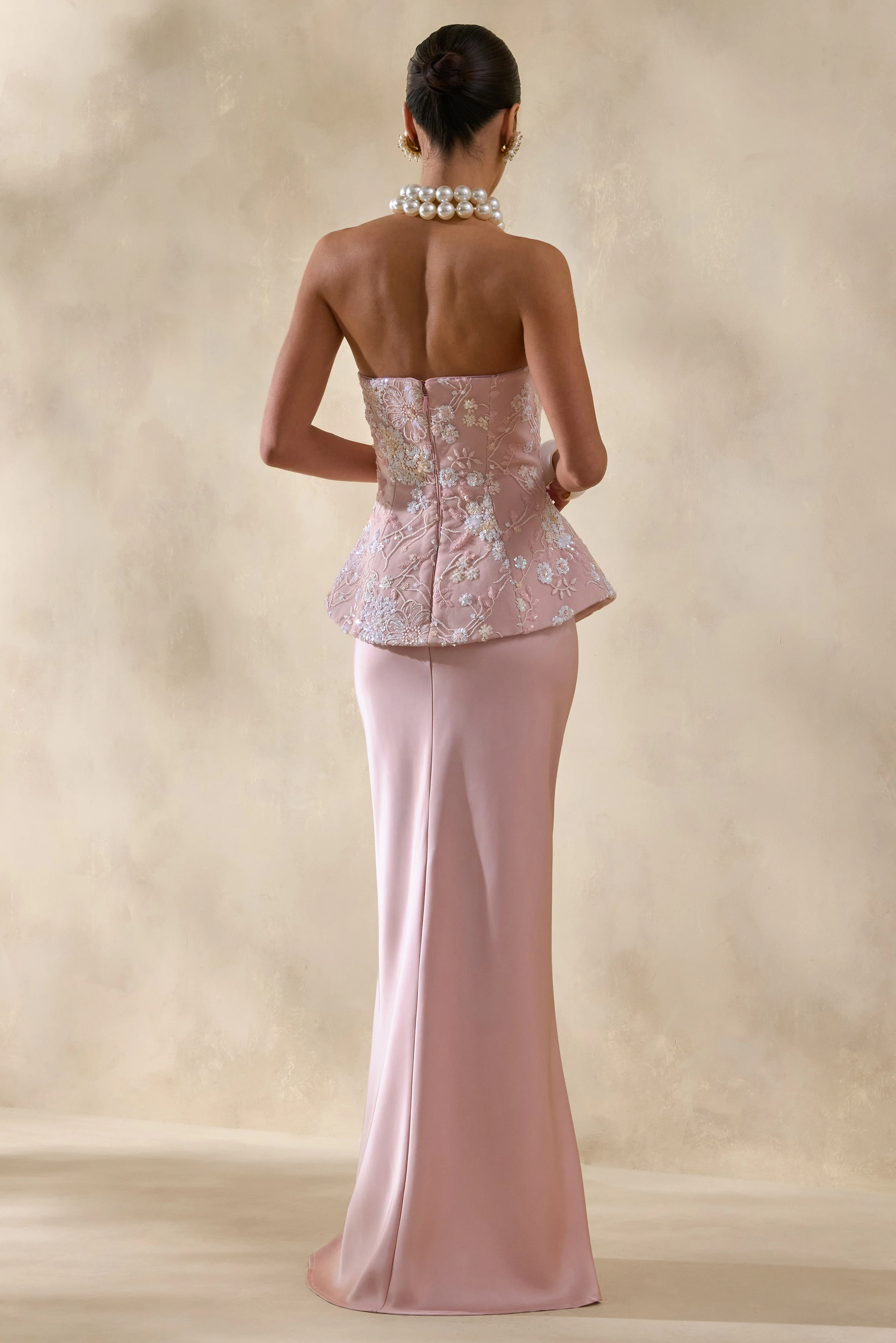 Corvina | Robe longue rose à fleurs ornées avec corset bandeau - Image 3