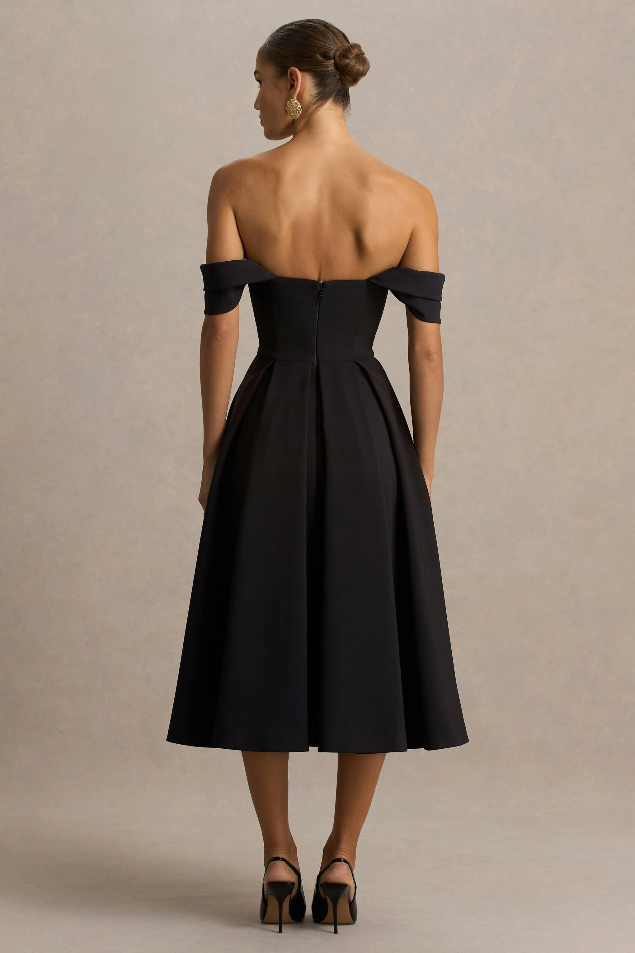 Cosima | Robe mi-longue noire à décolleté bardot - Image 2