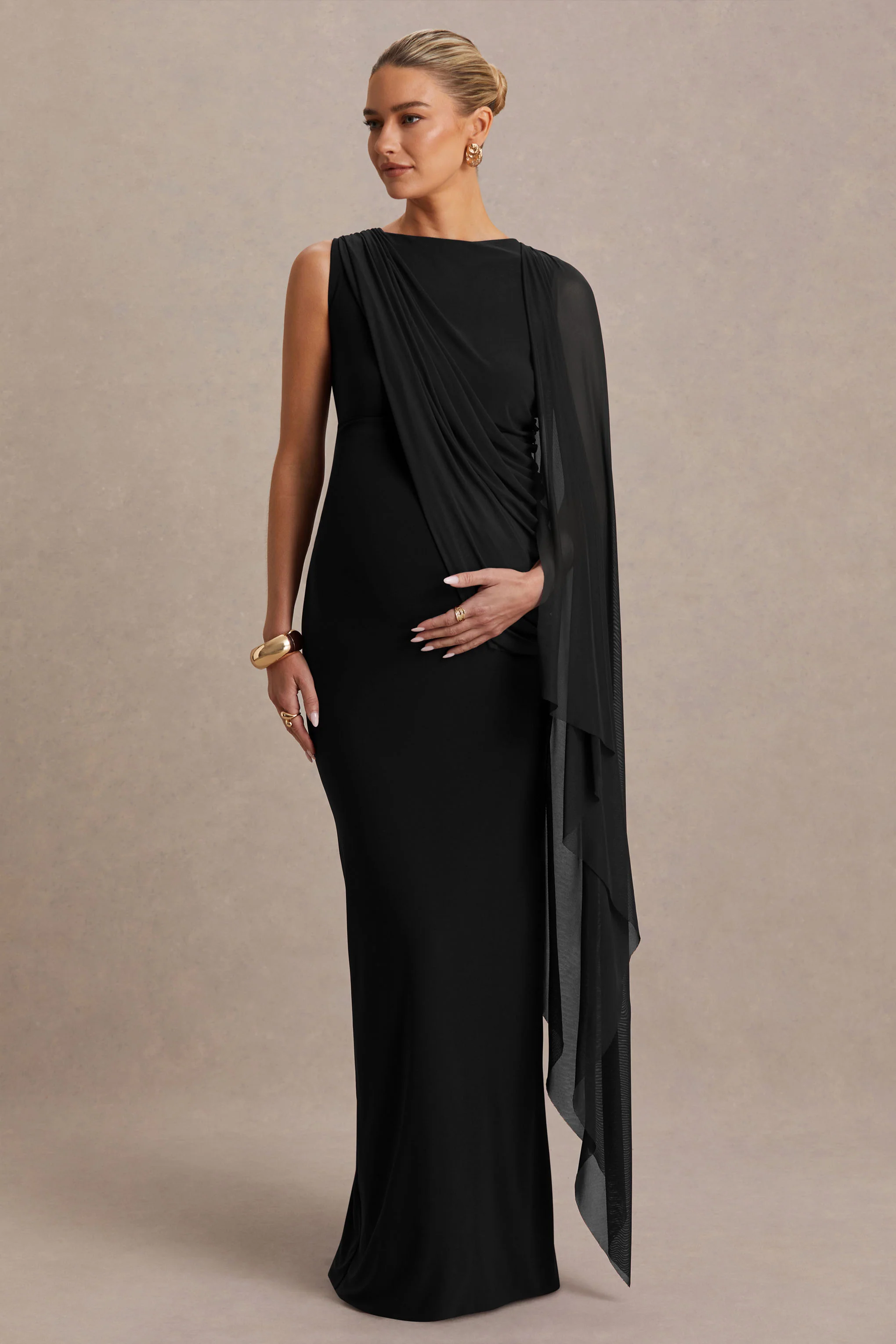 Cristina | Robe longue de maternité noire à encolure haute avec manche-cape - Image 3