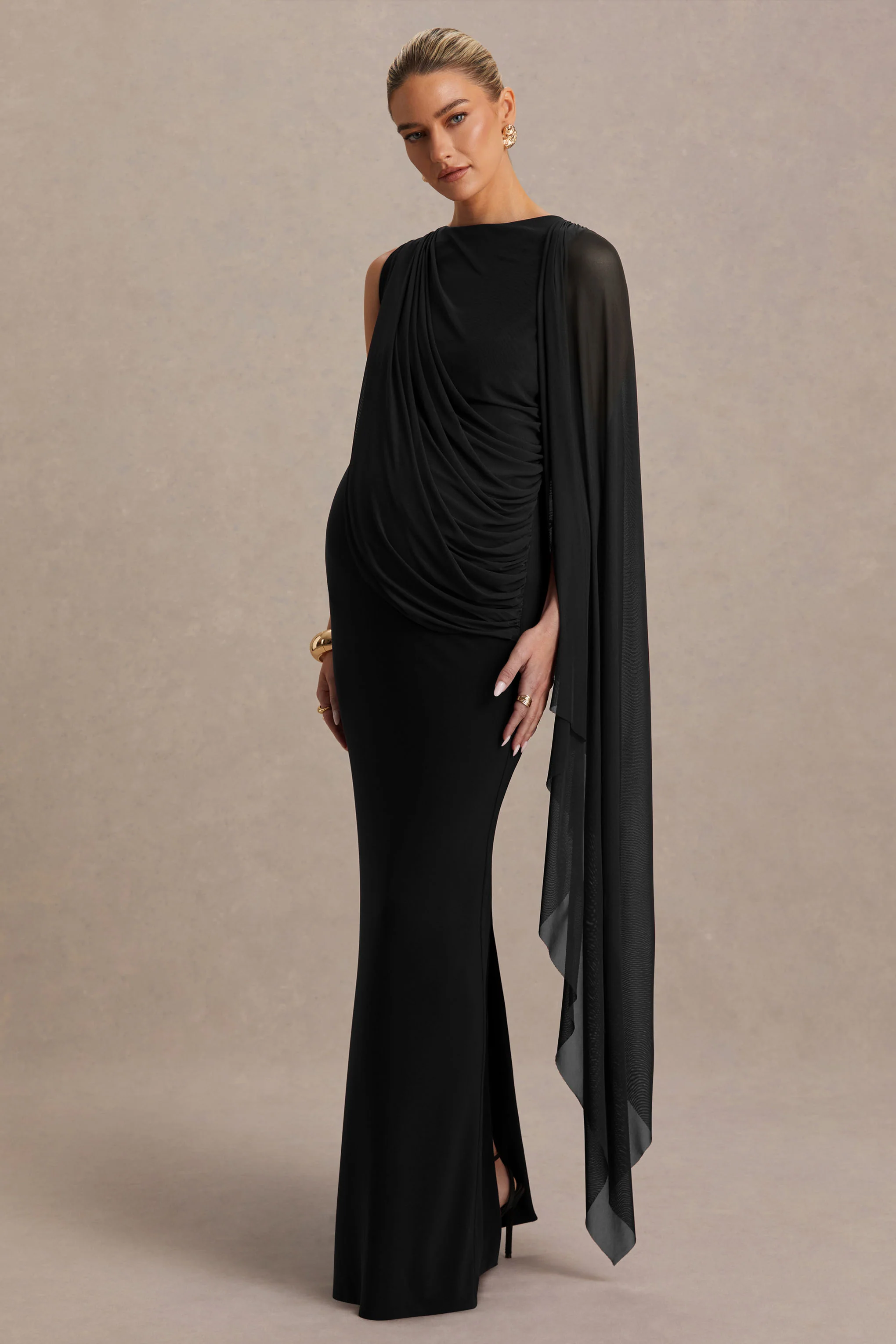 Cristina | Robe longue de maternité noire à encolure haute avec manche-cape - Image 5