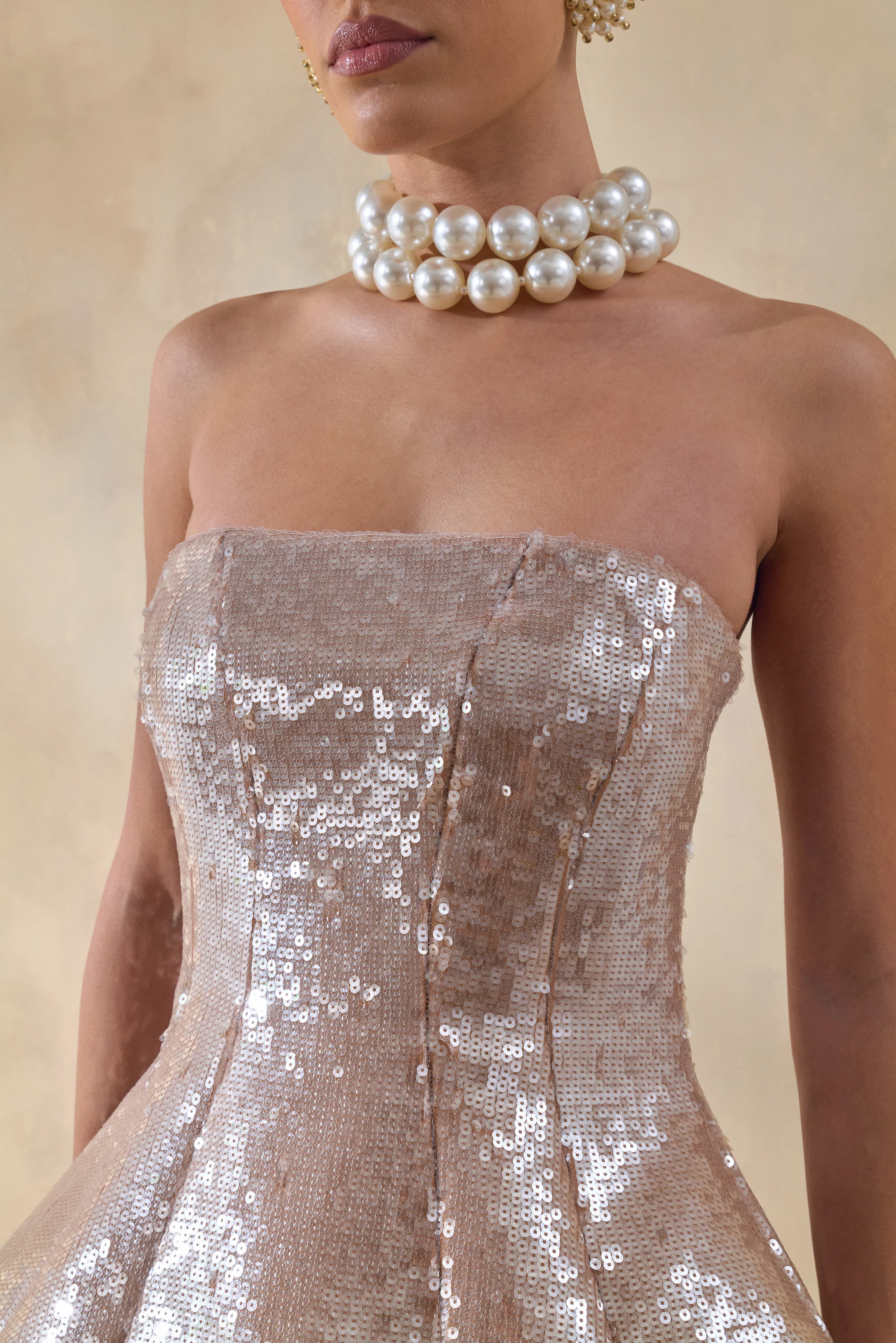Dalisse | Robe longue nude bandeau à corsage corseté en sequins - Image 3