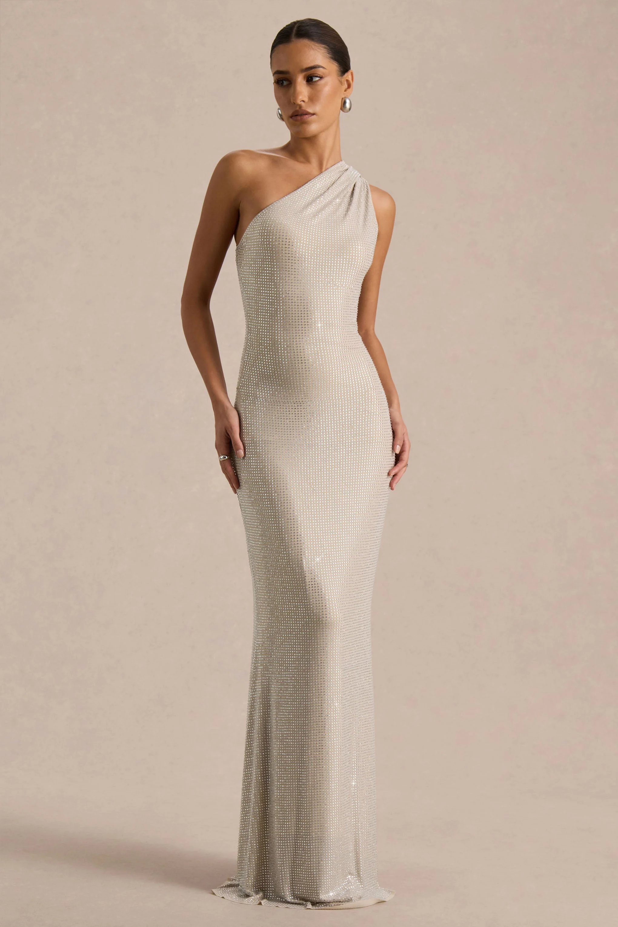 Deity | Robe longue argentée à encolure asymétrique avec dos ouvert