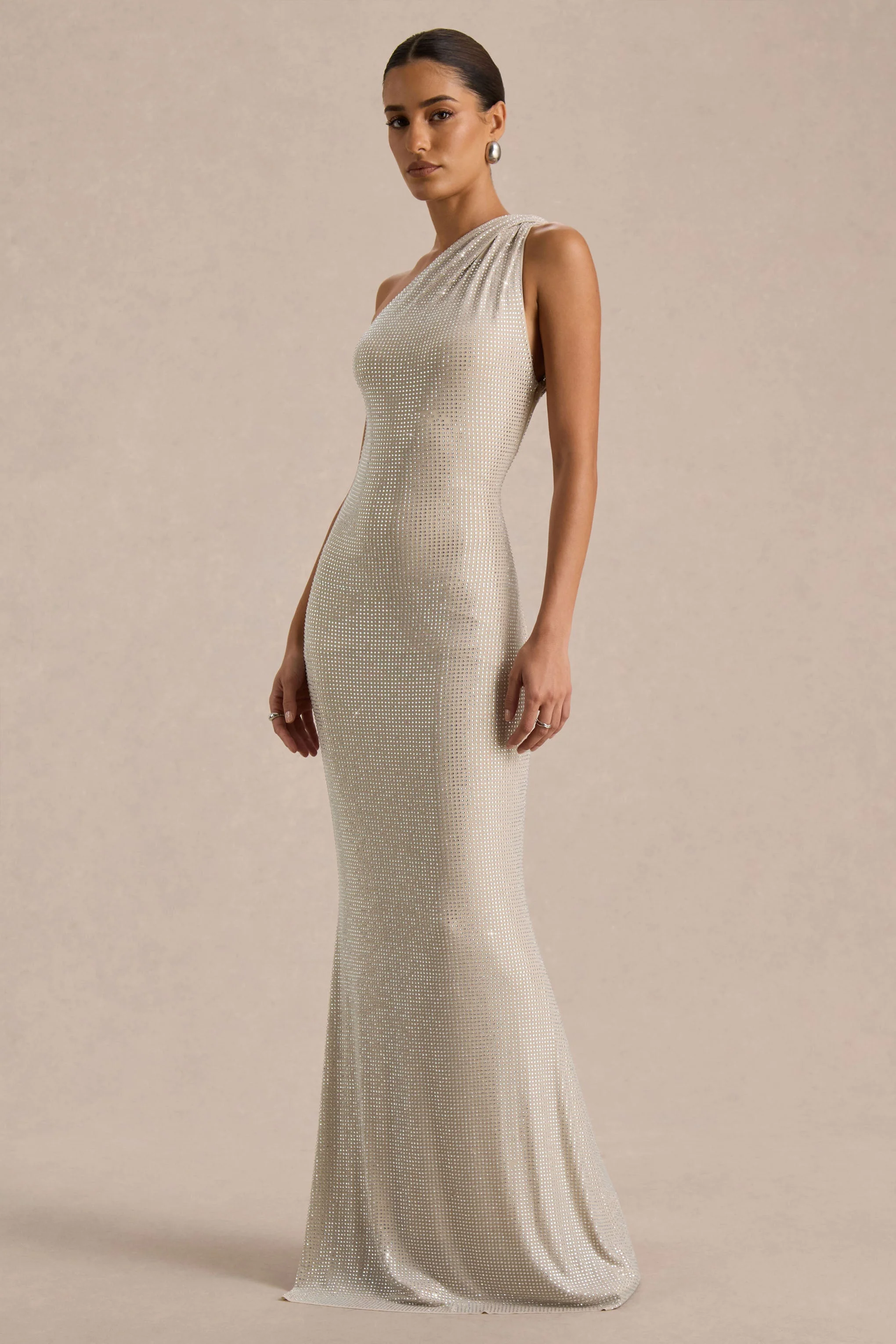 Deity | Robe longue argentée à encolure asymétrique avec dos ouvert - Image 5